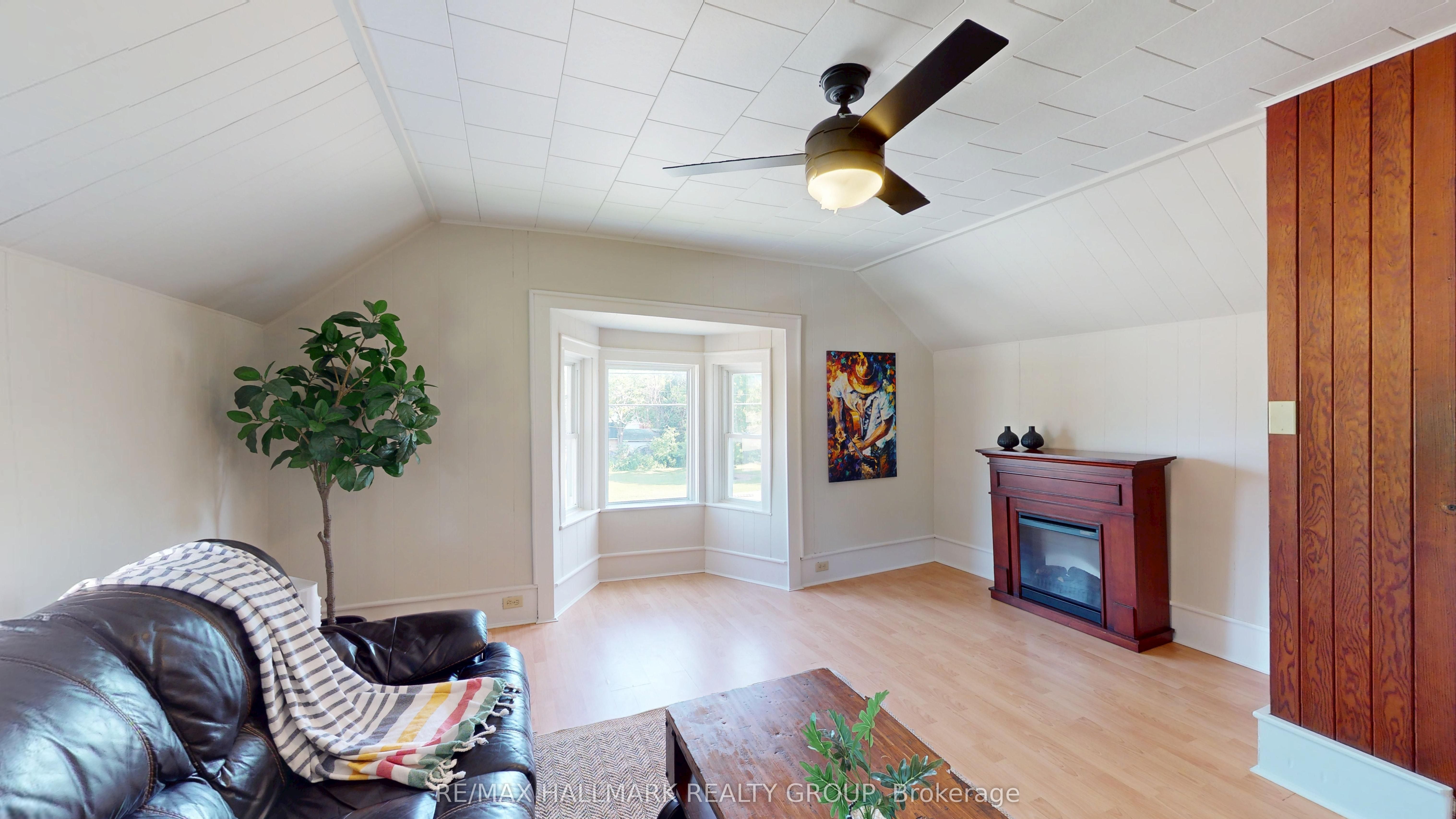 10 Wellington Street E Property Photo 13