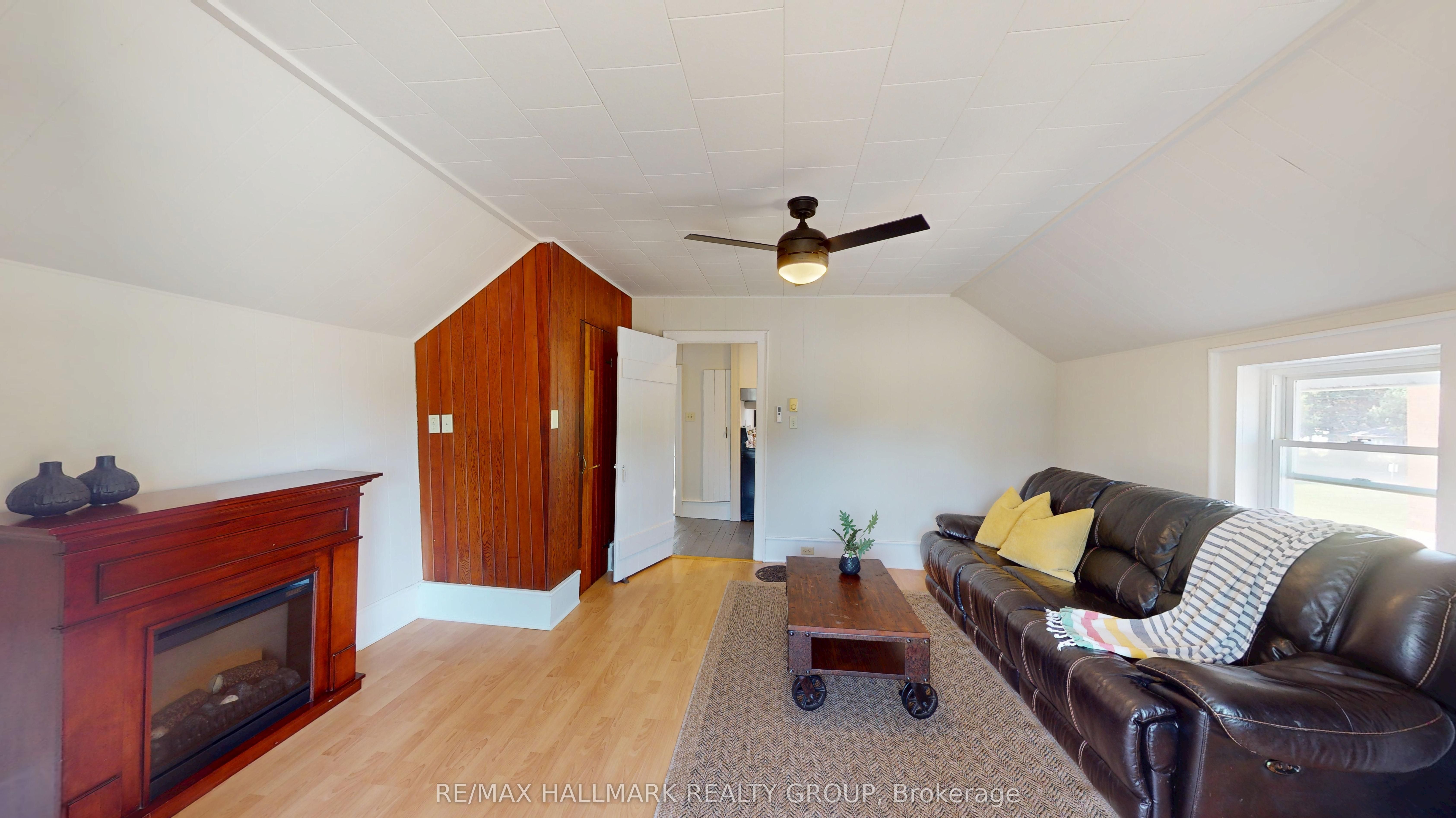 10 Wellington Street E Property Photo 14