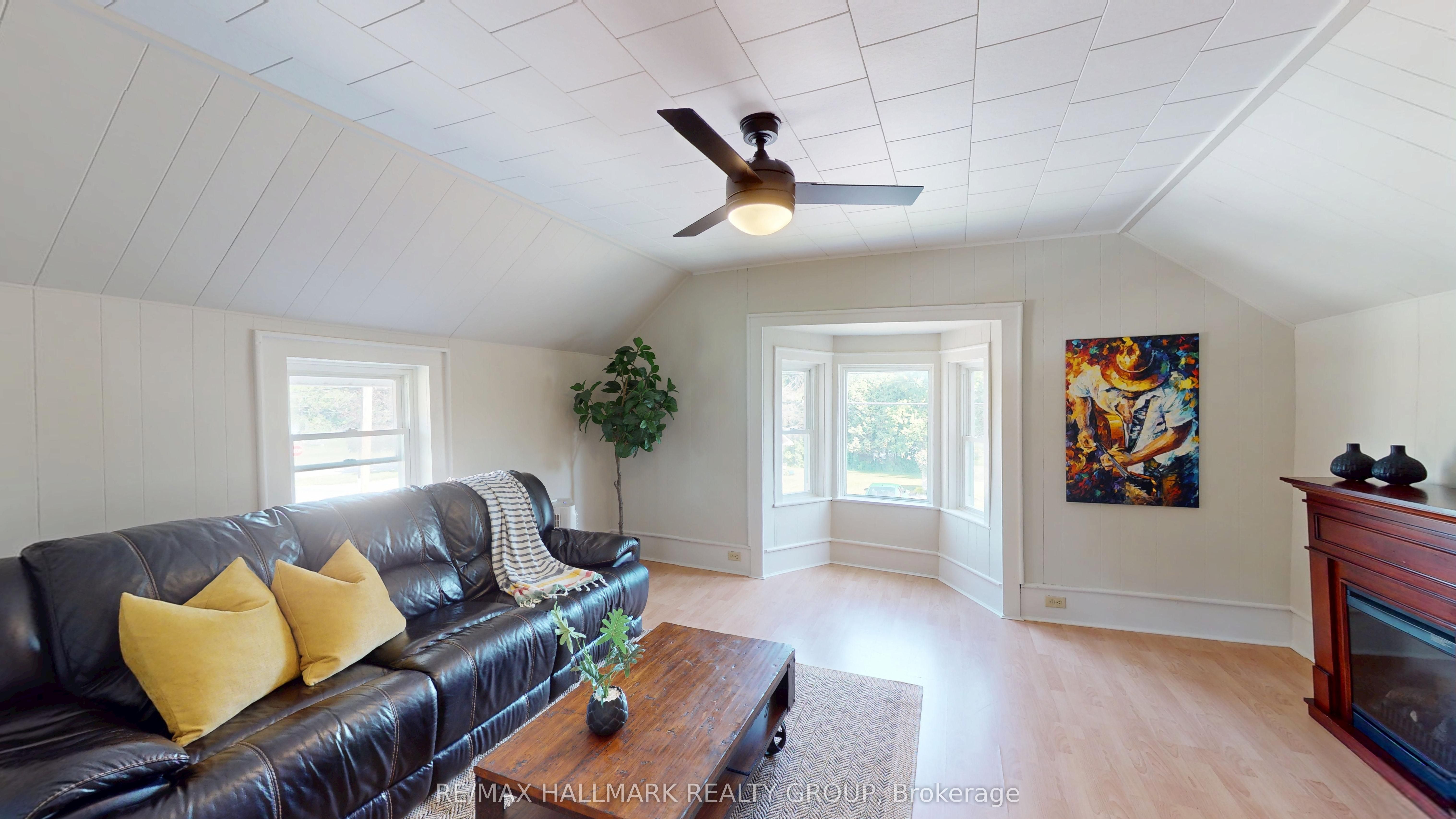 10 Wellington Street E Property Photo 15