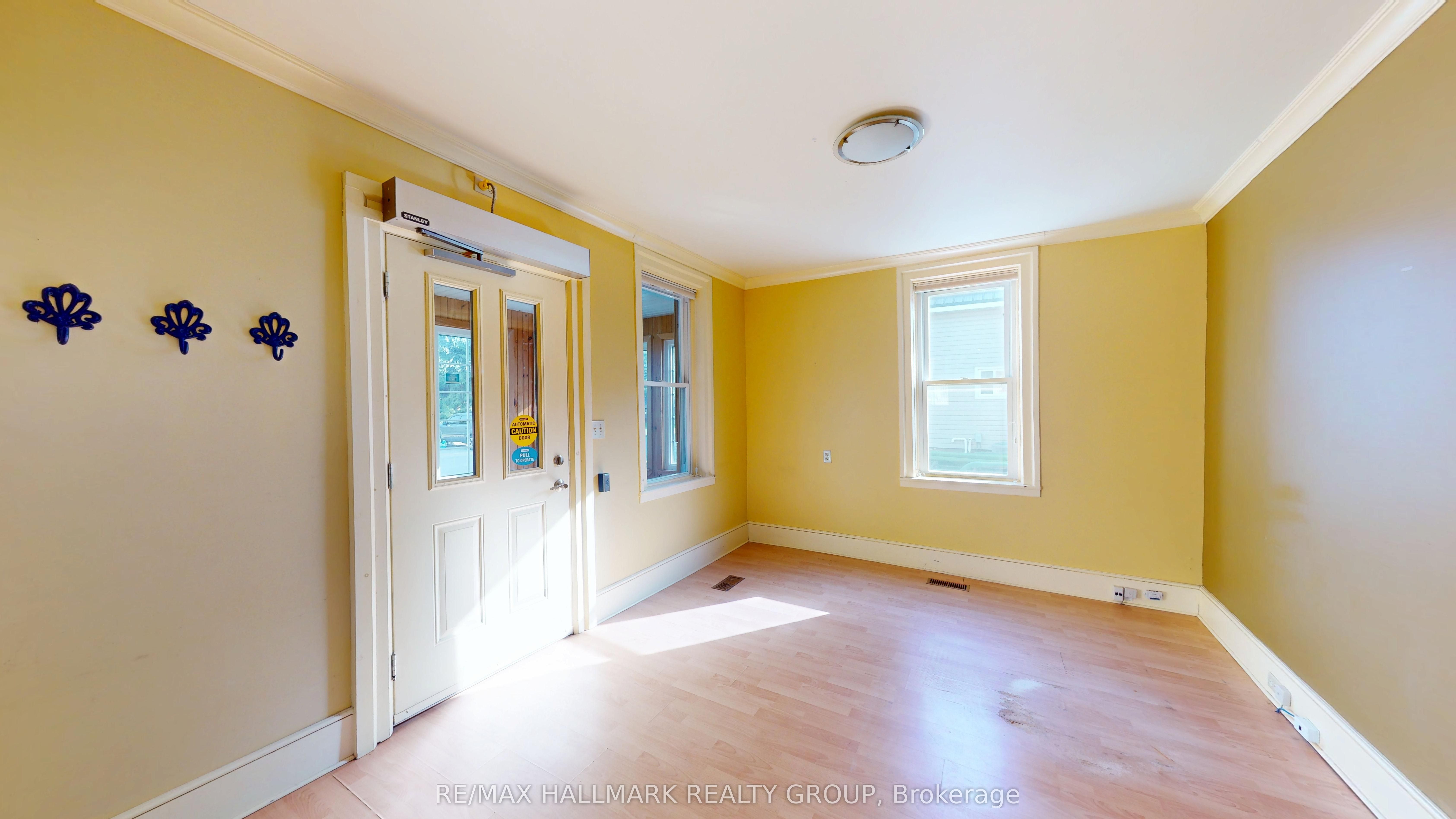 10 Wellington Street E Property Photo 20