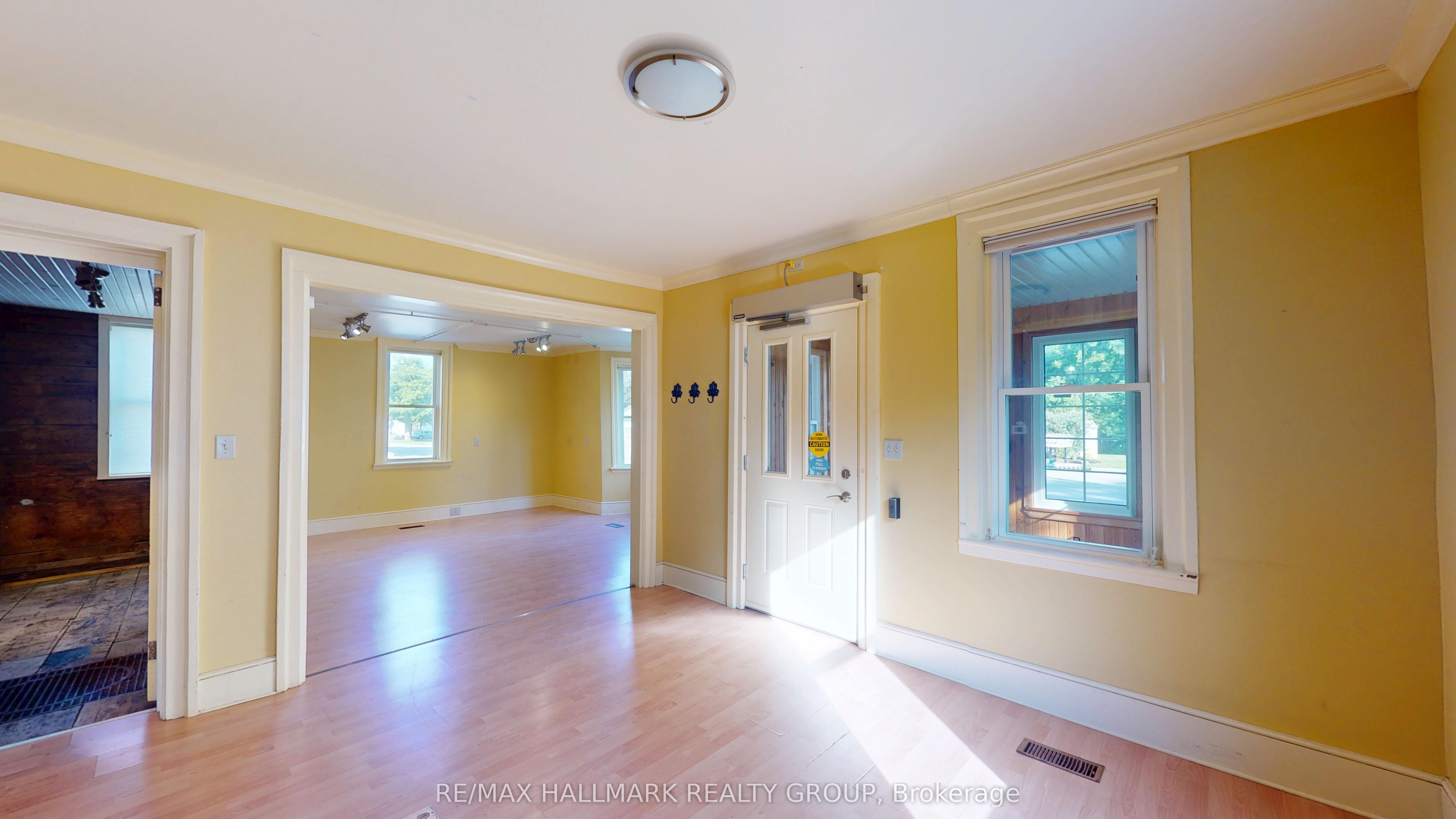 10 Wellington Street E Property Photo 21