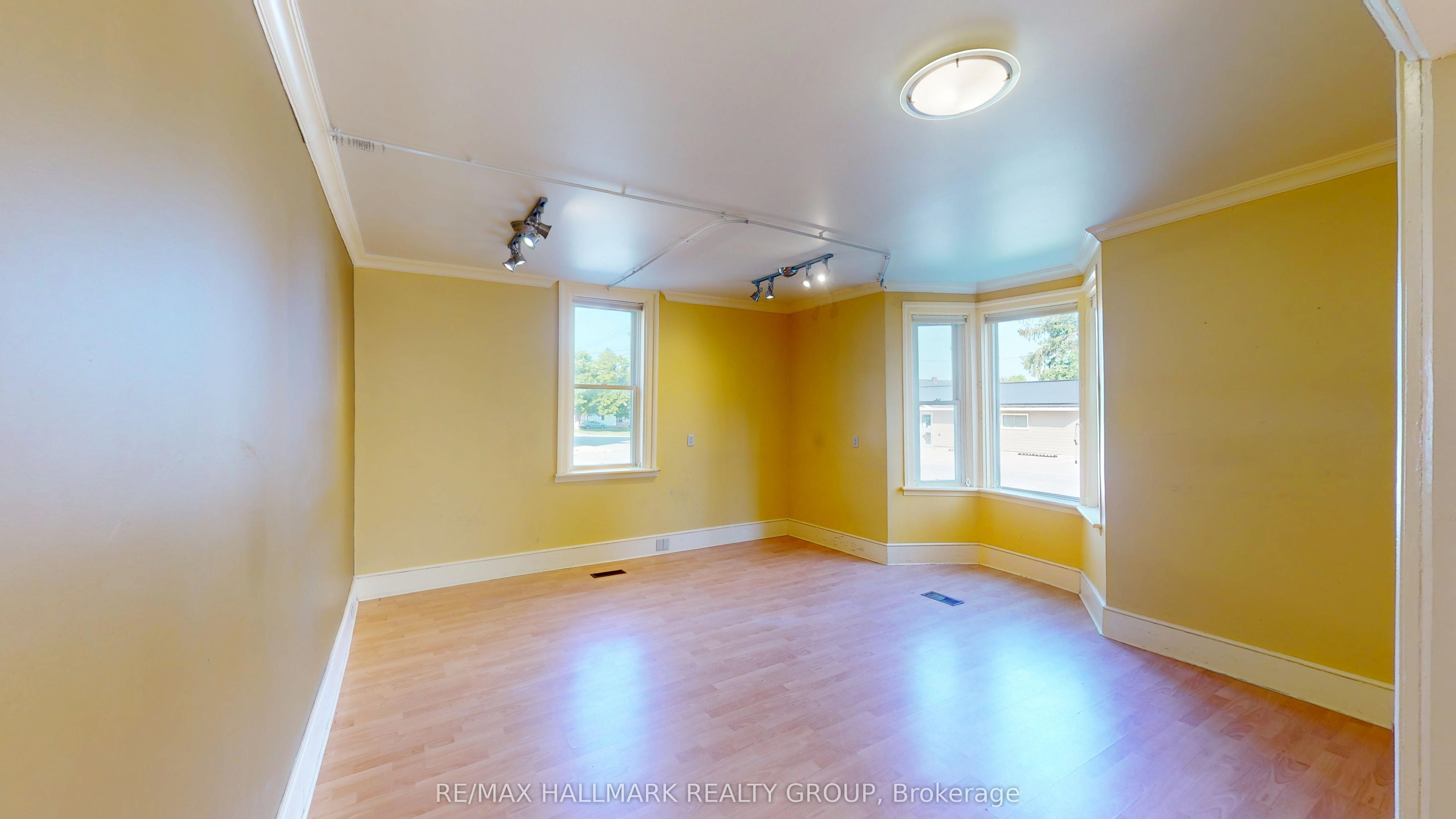 10 Wellington Street E Property Photo 25