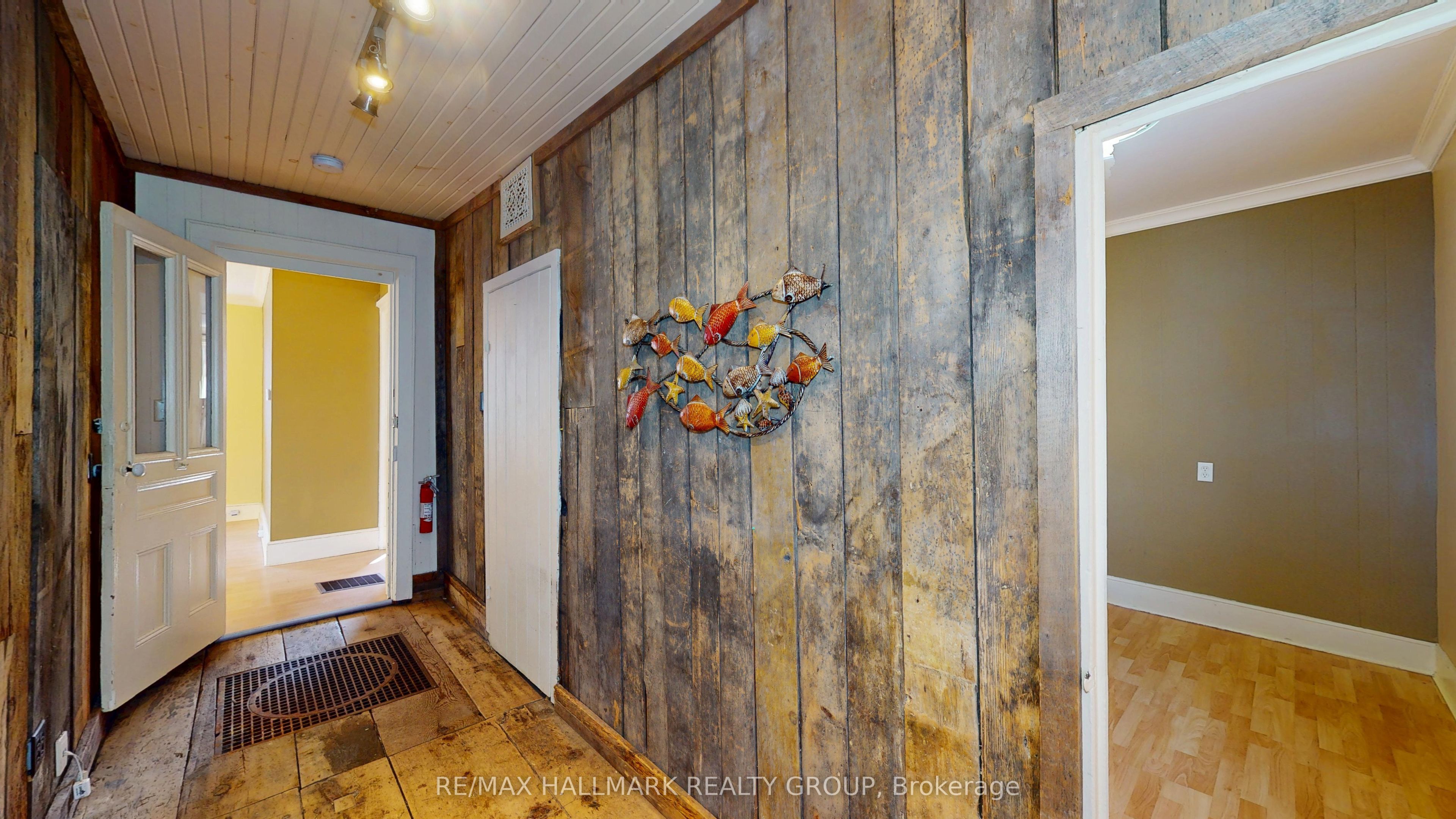 10 Wellington Street E Property Photo 27