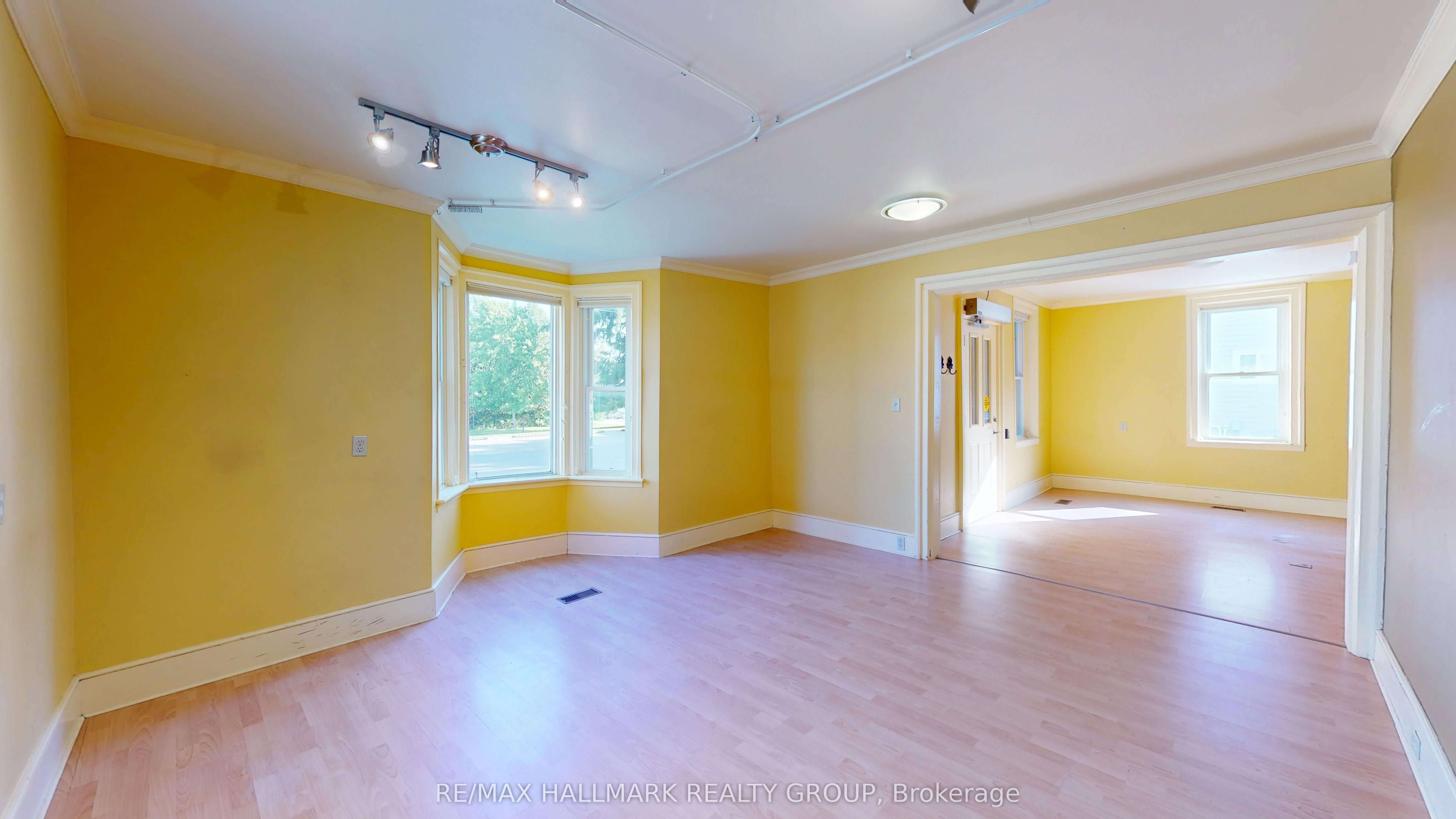 10 Wellington Street E Property Photo 33
