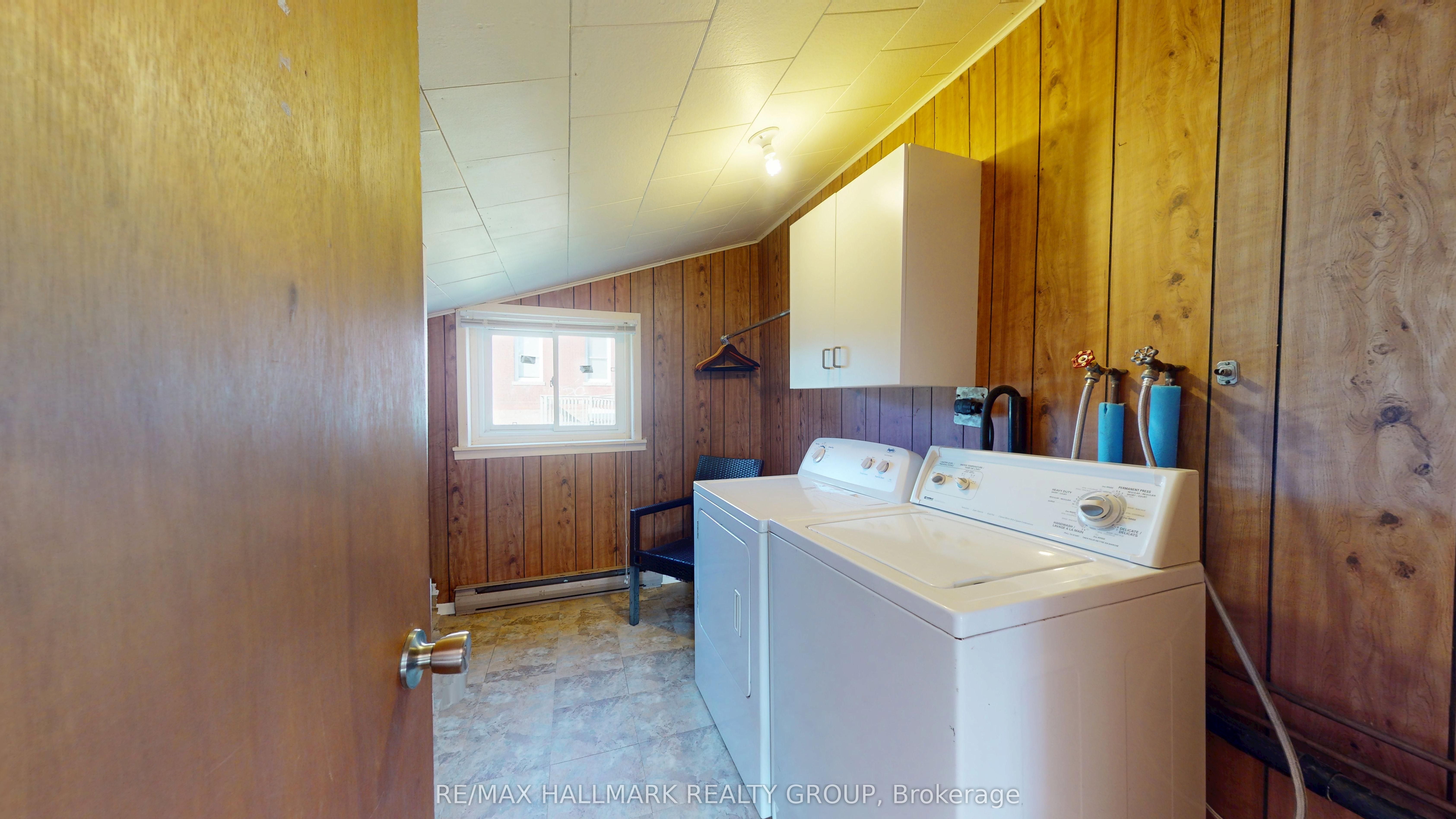 10 Wellington Street E Property Photo 39