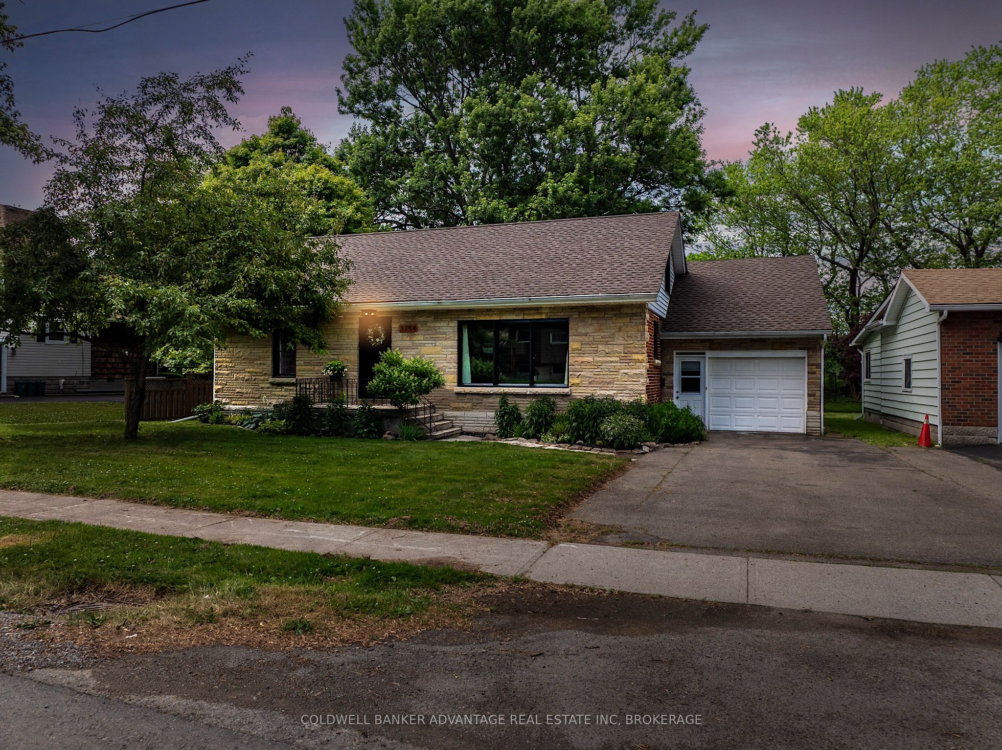 3754 Highland Drive Property Photo 1