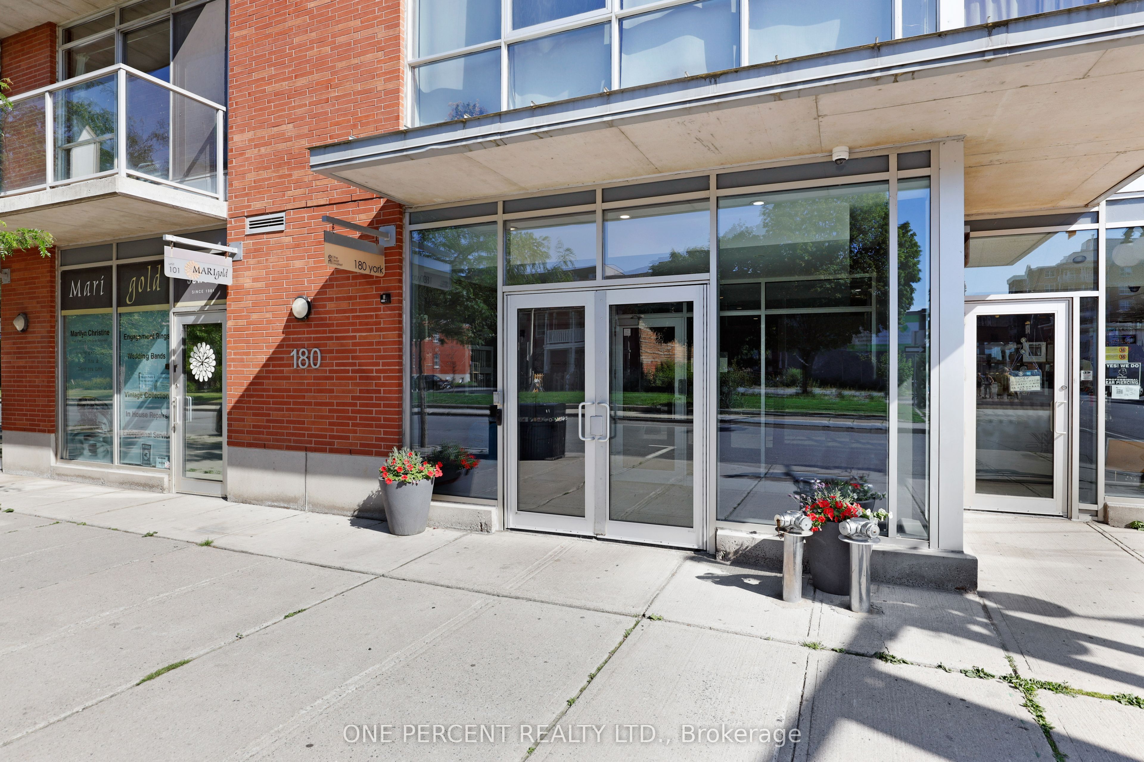 #904 - 180 York Street Property Photo 4