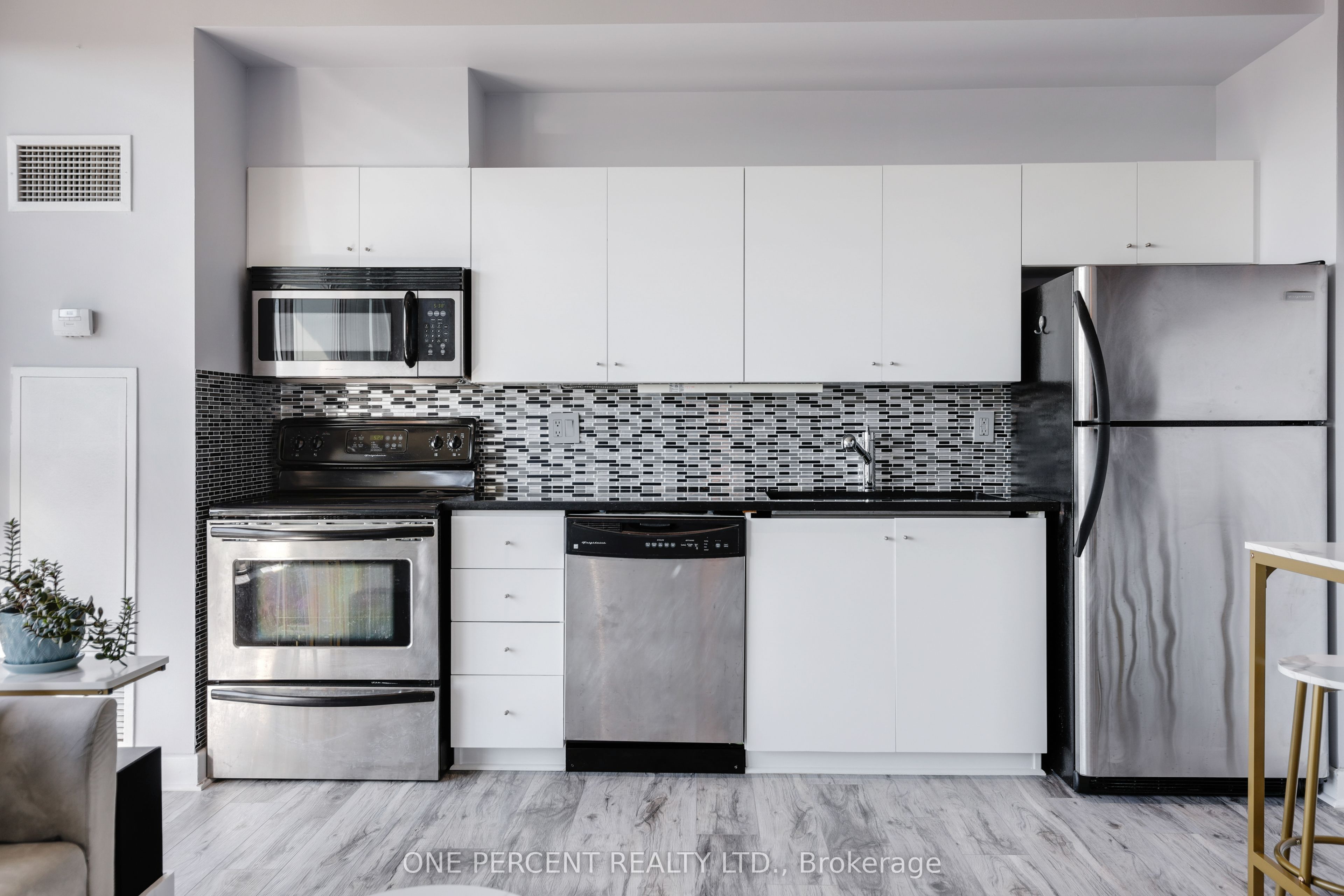 #904 - 180 York Street Property Photo 18