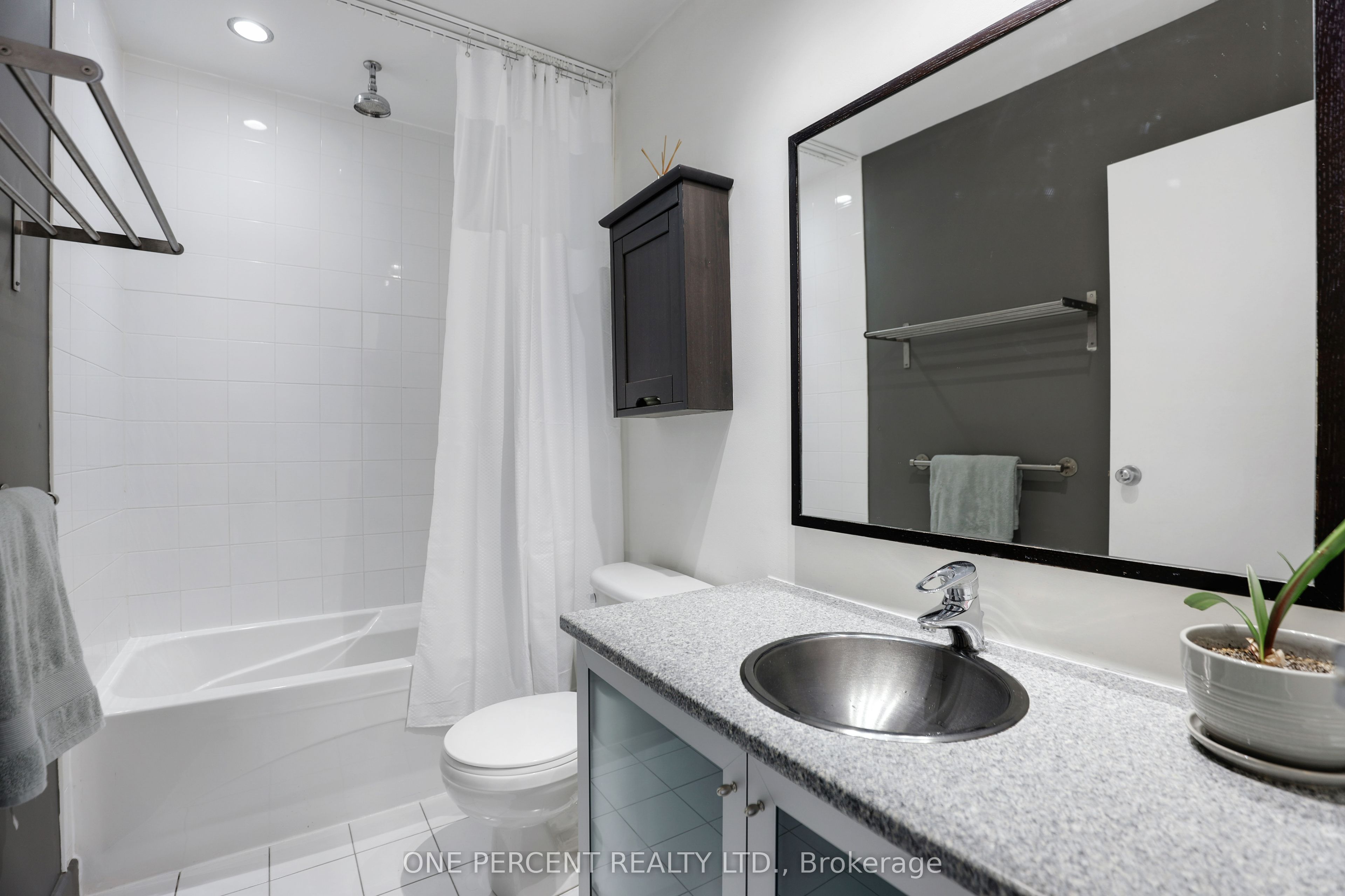 #904 - 180 York Street Property Photo 28