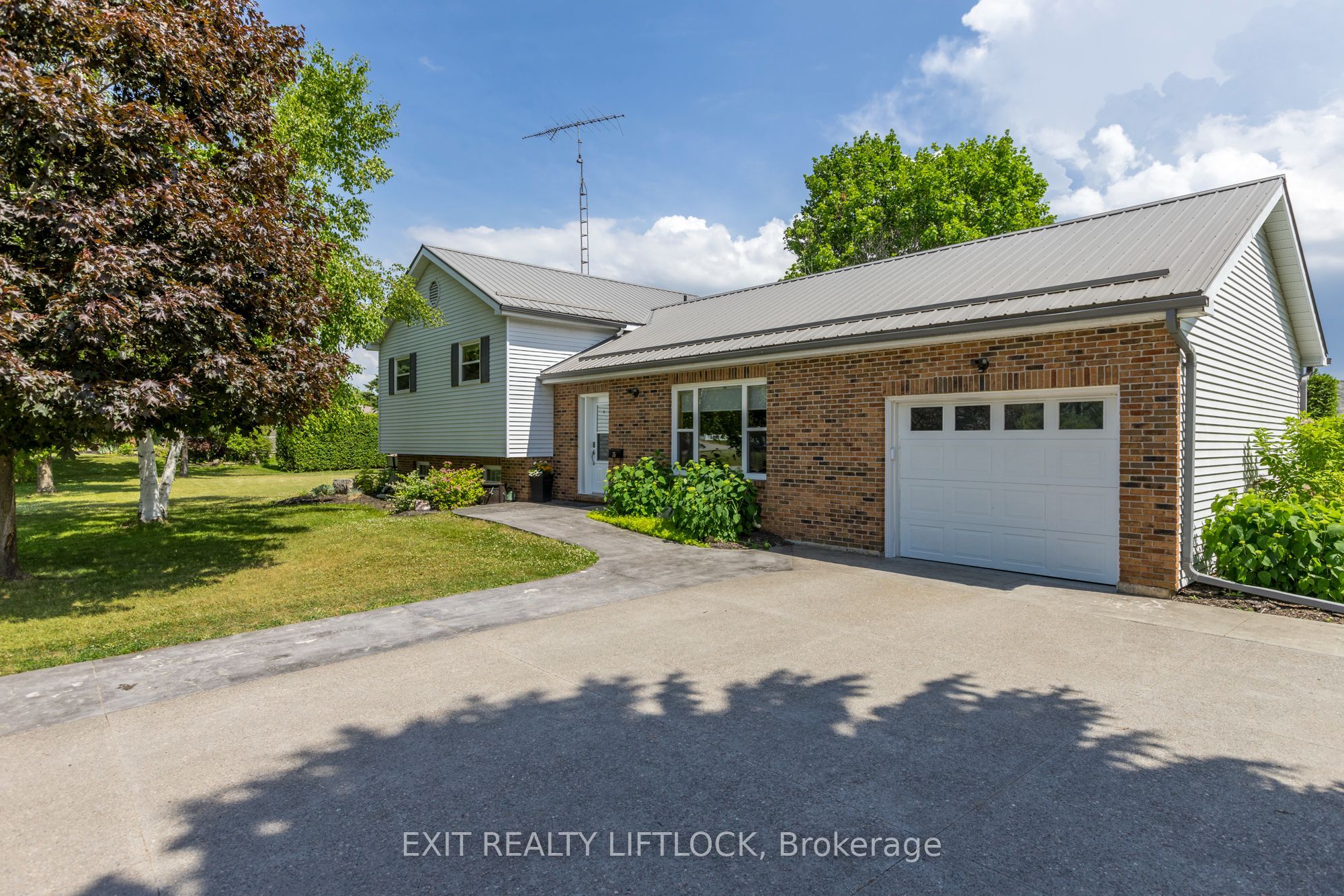 35 Keene Drive Property Photo 1