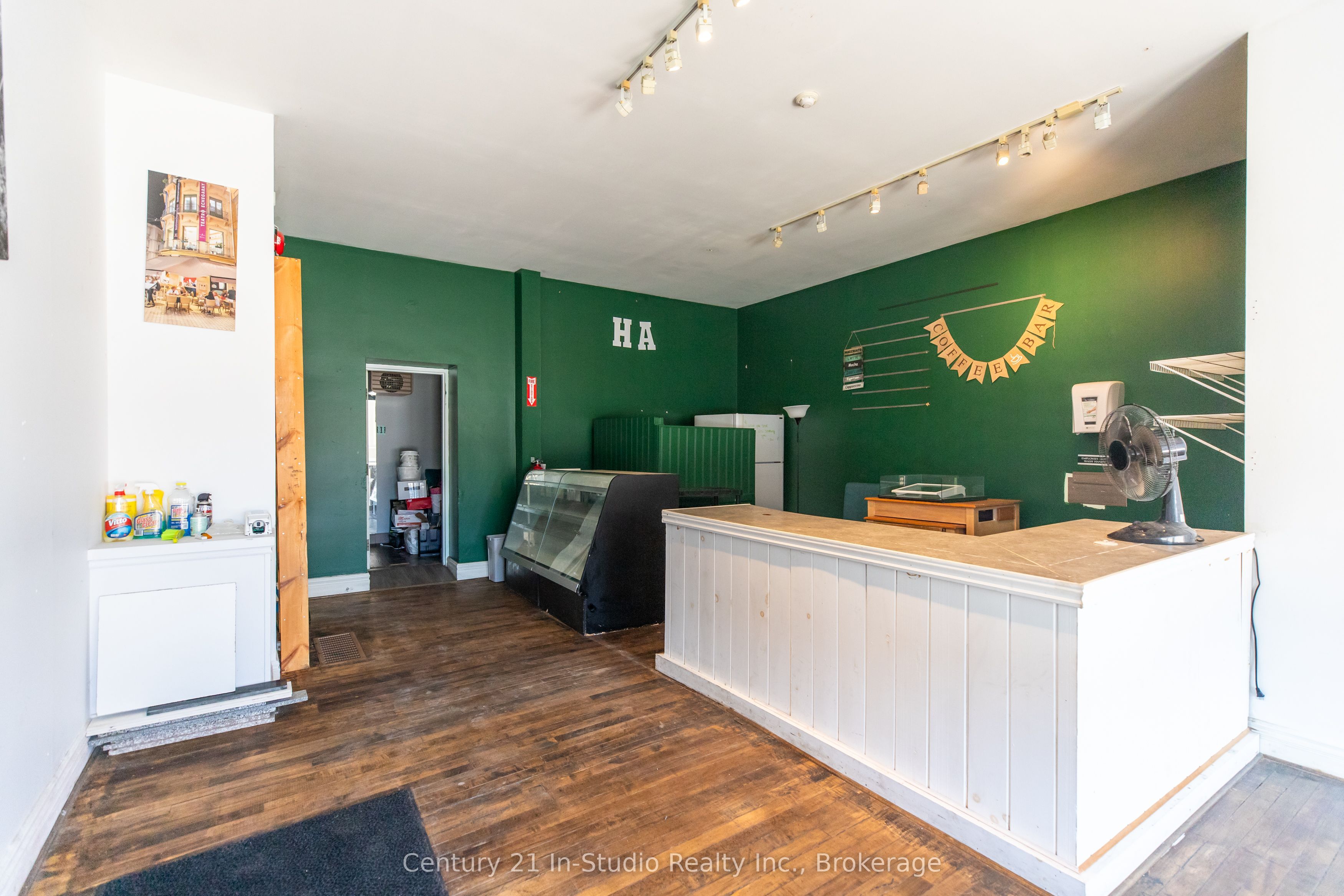 158 9th Street E Property Photo 3