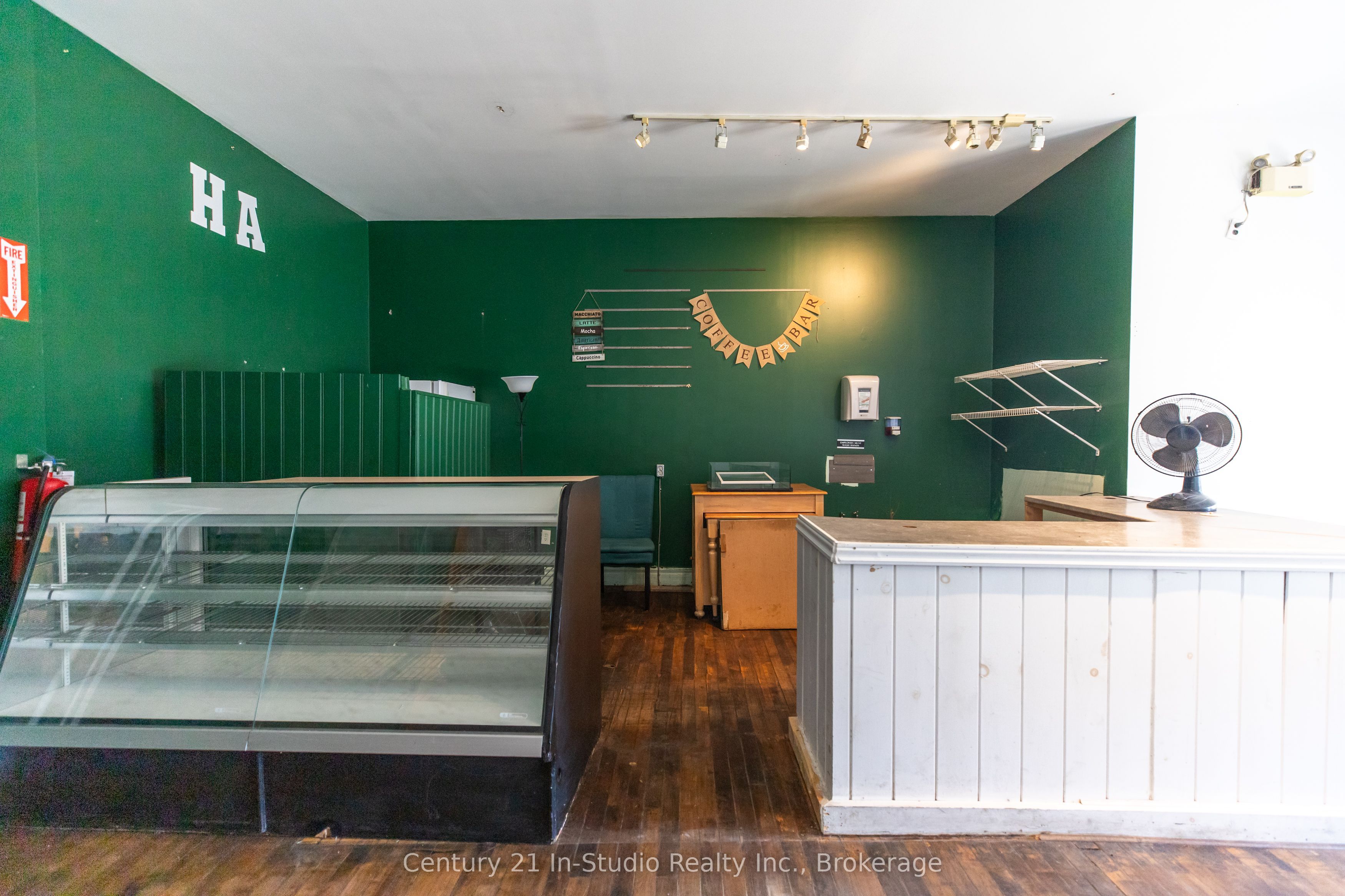 158 9th Street E Property Photo 4