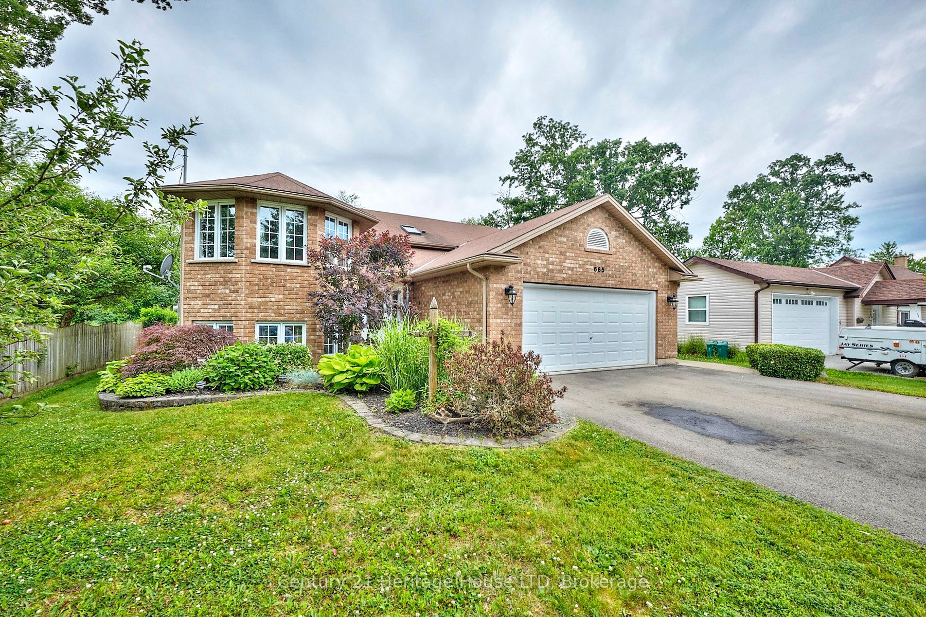 665 Grandview Road Property Photo 2