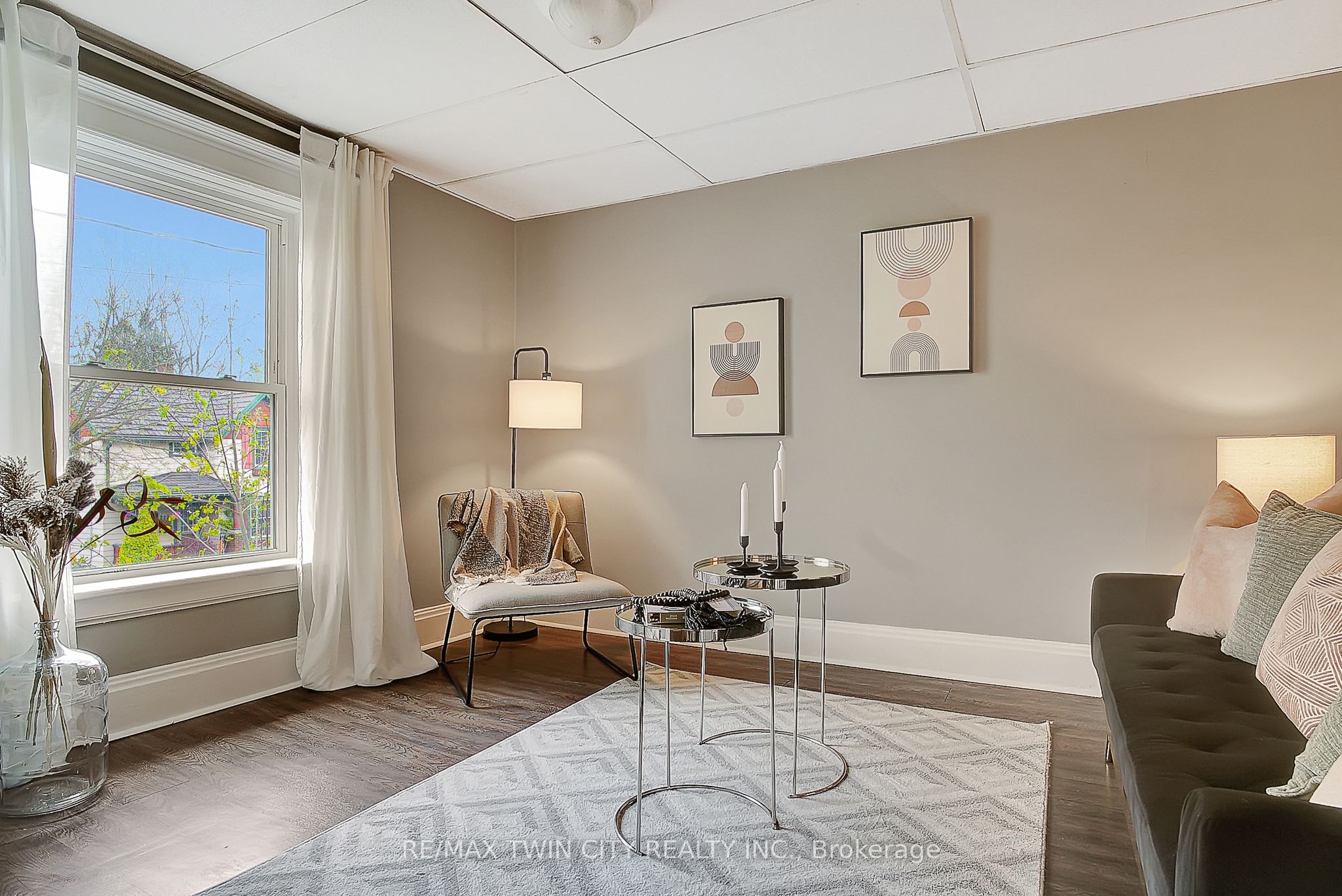 211 Dolph Street N Property Photo 2