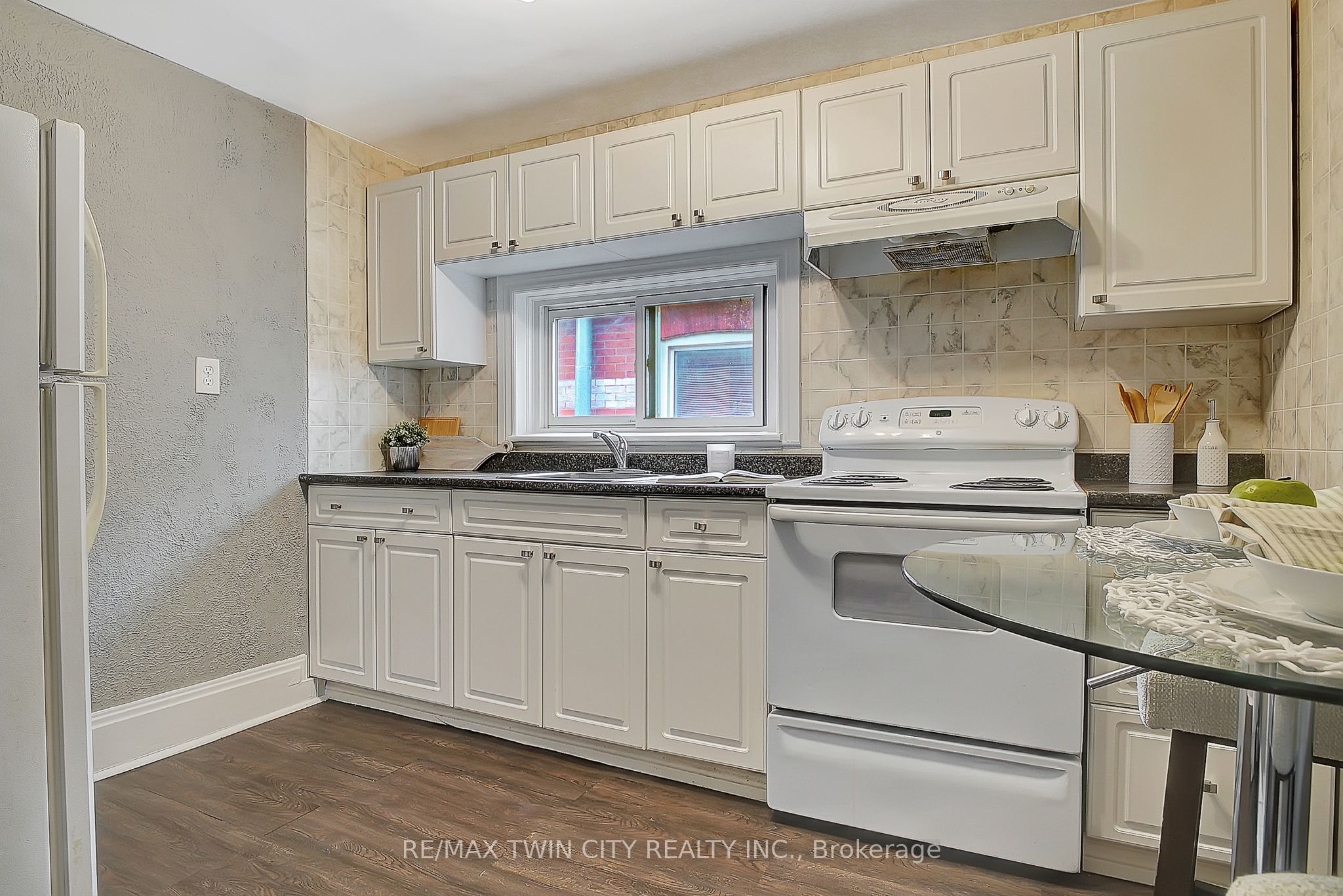 211 Dolph Street N Property Photo 5