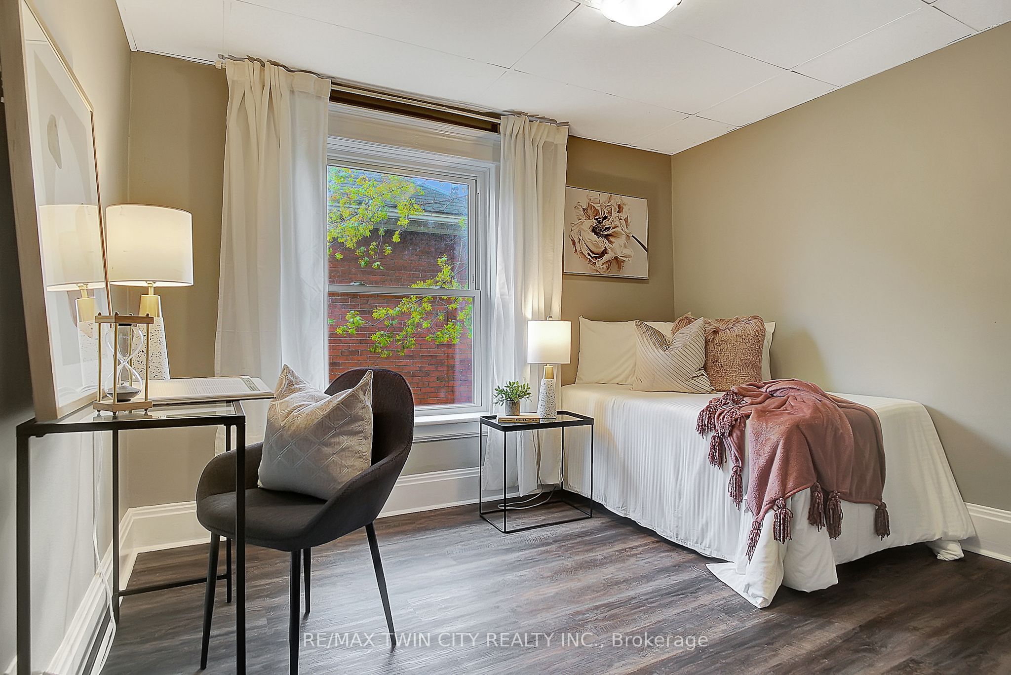 211 Dolph Street N Property Photo 8