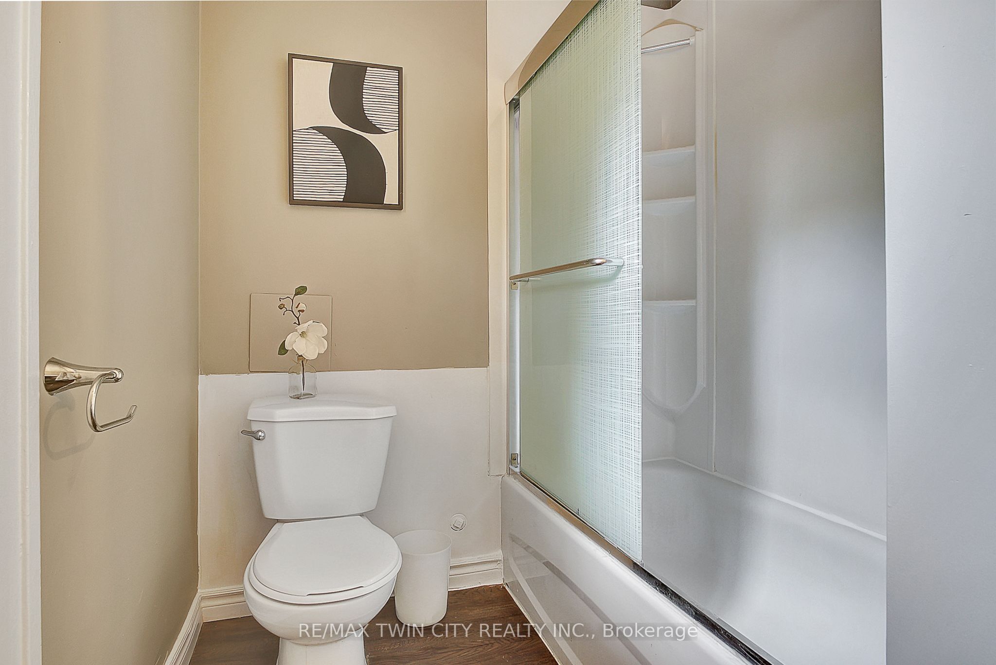 211 Dolph Street N Property Photo 9