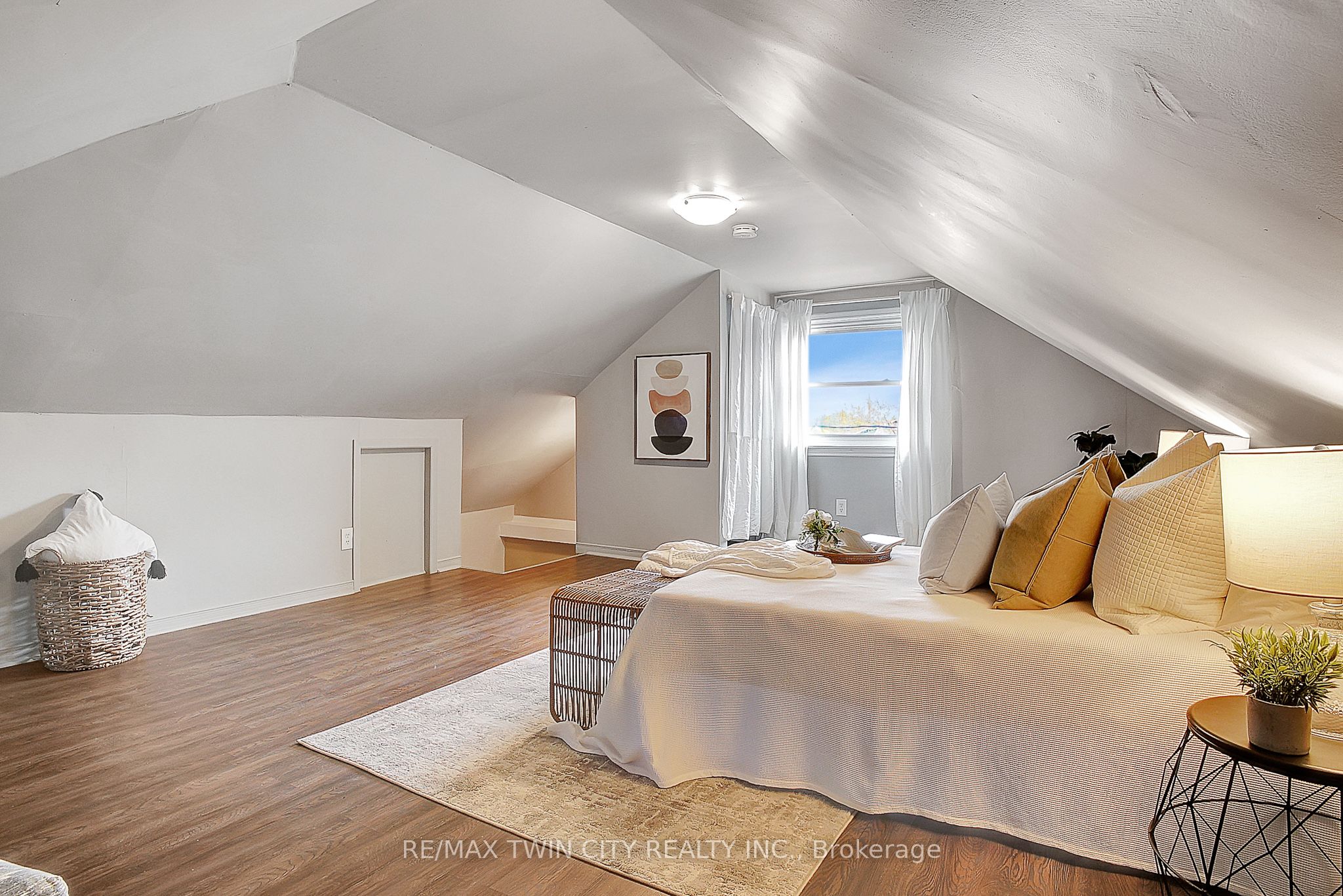 211 Dolph Street N Property Photo 11