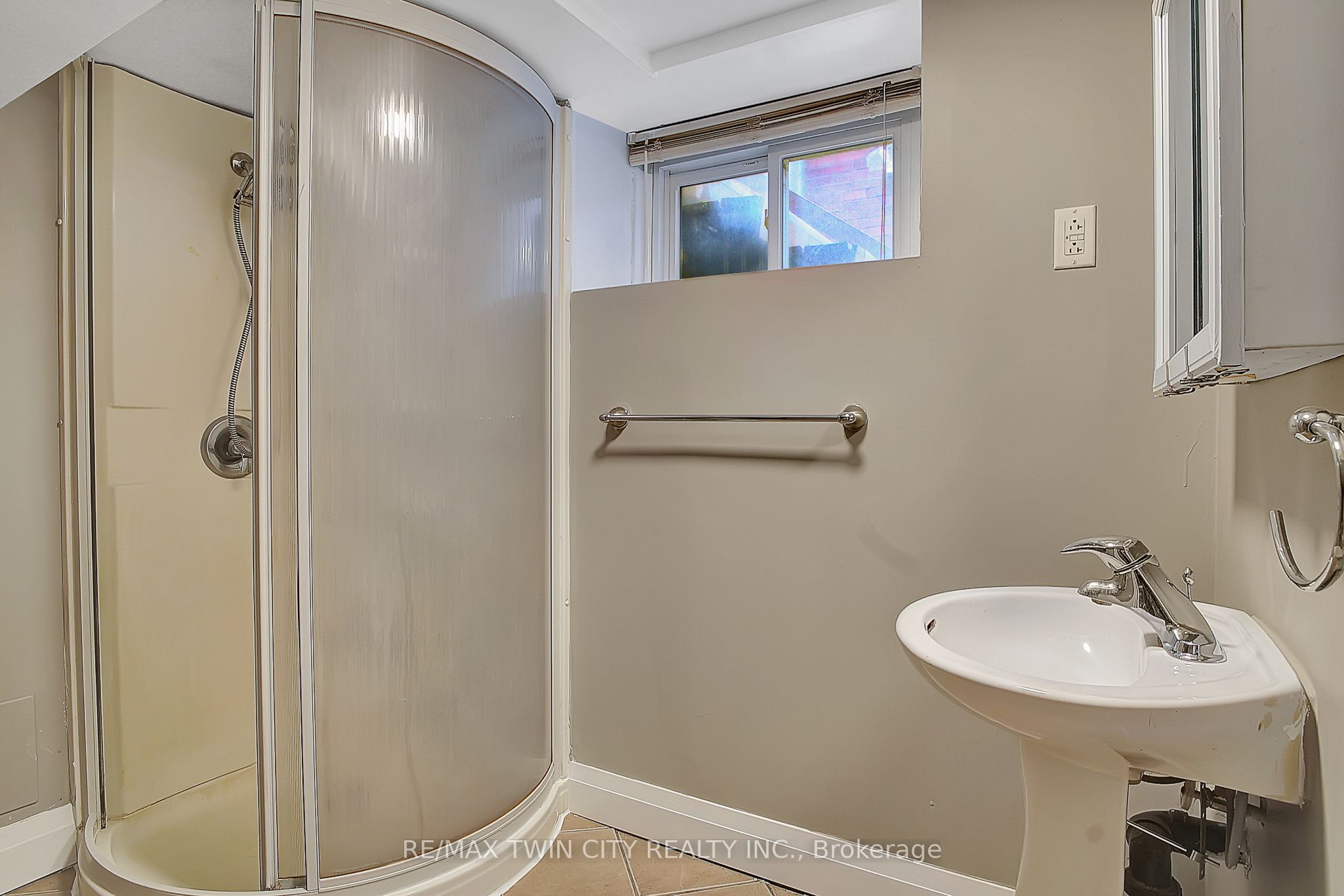 211 Dolph Street N Property Photo 18