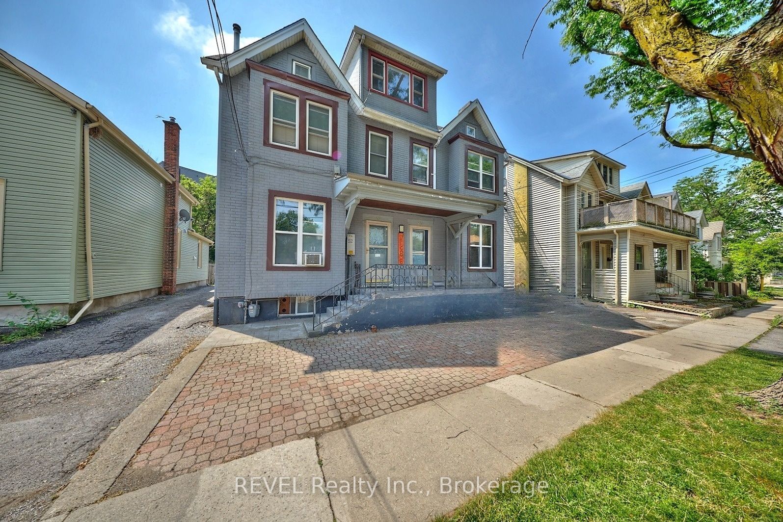 50 Welland Avenue Property Photo