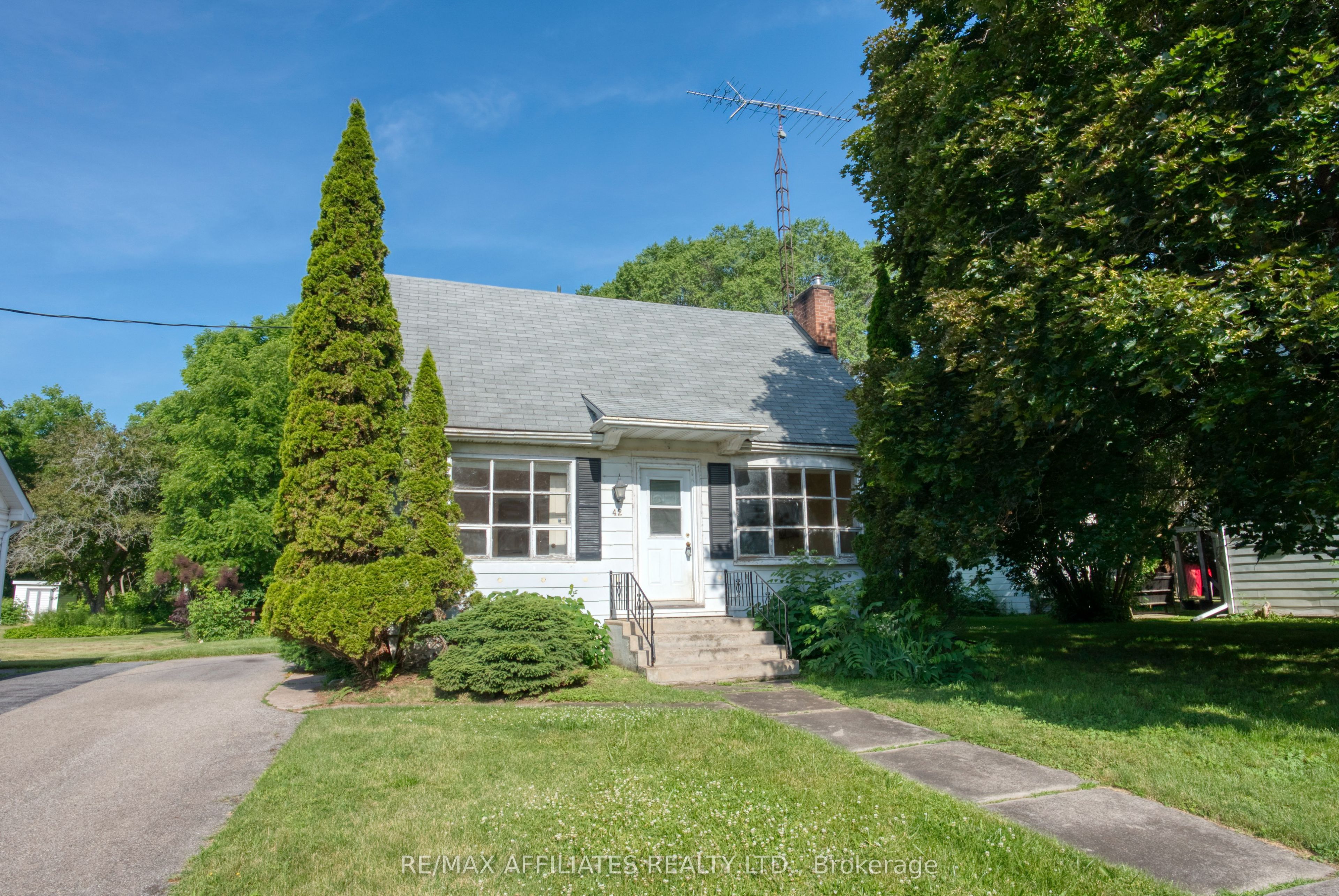 42 Main Street Property Photo 1