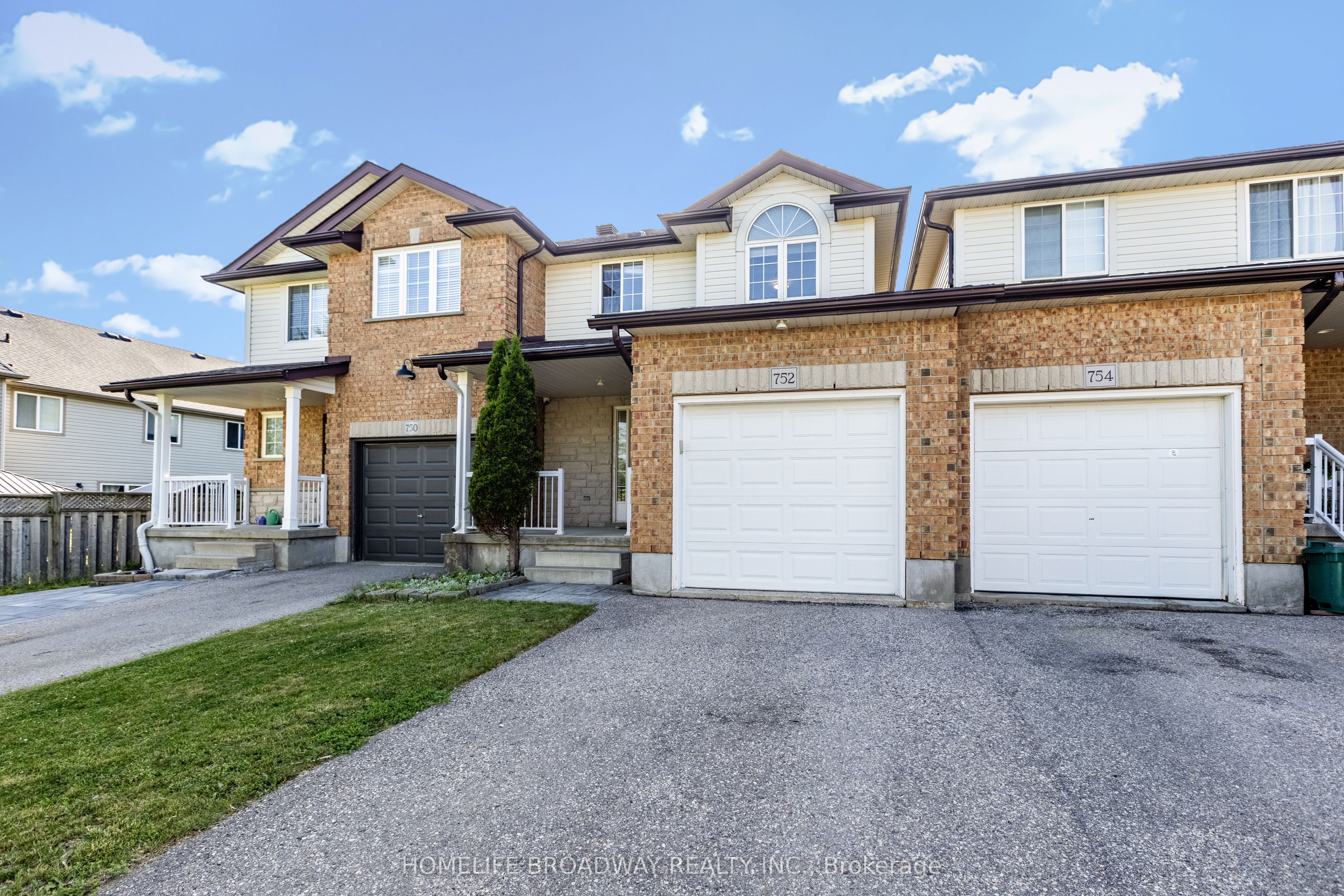 752 Paris Boulevard Property Photo 2