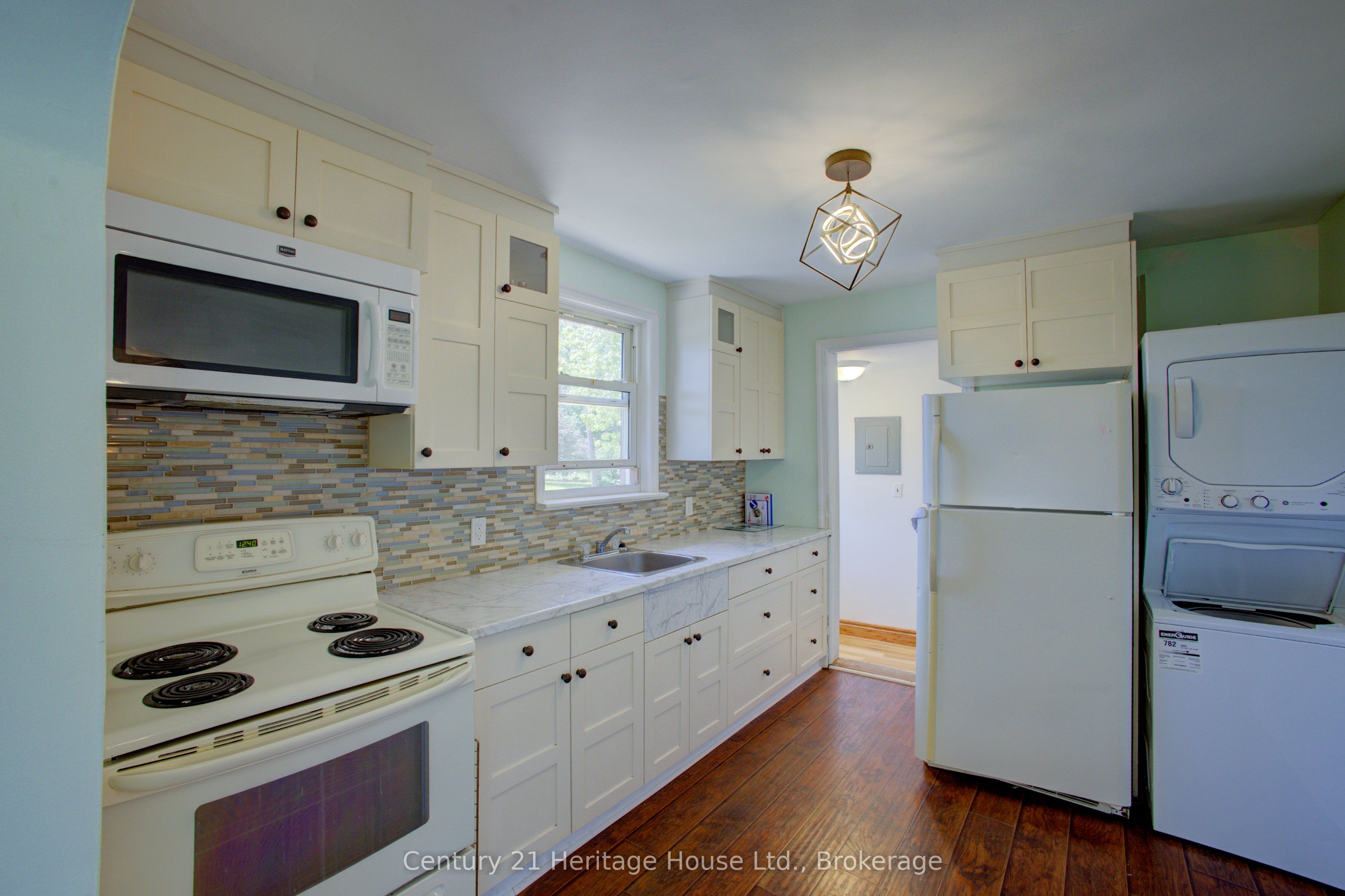 450 Douglas Street Property Photo 9