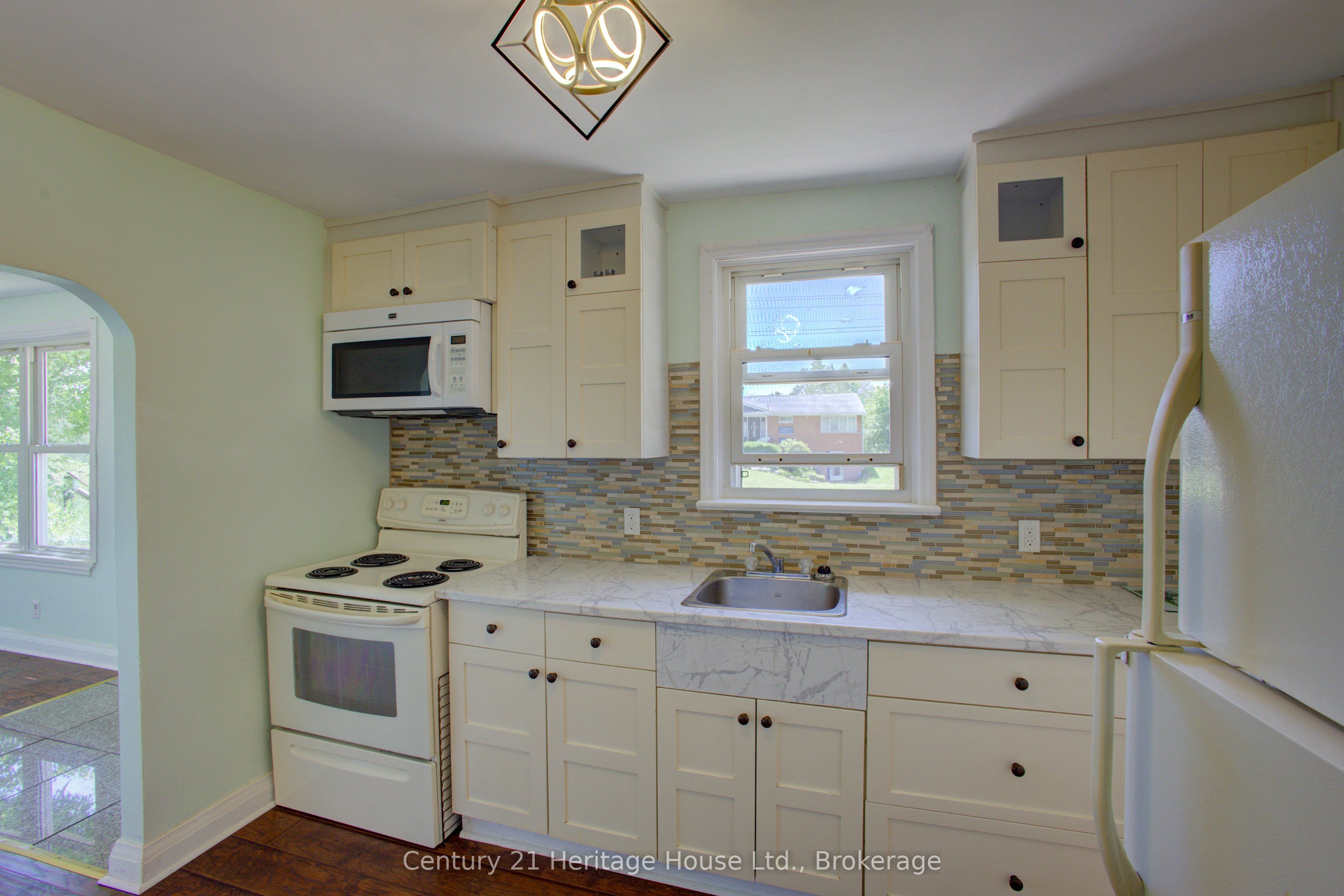 450 Douglas Street Property Photo 10
