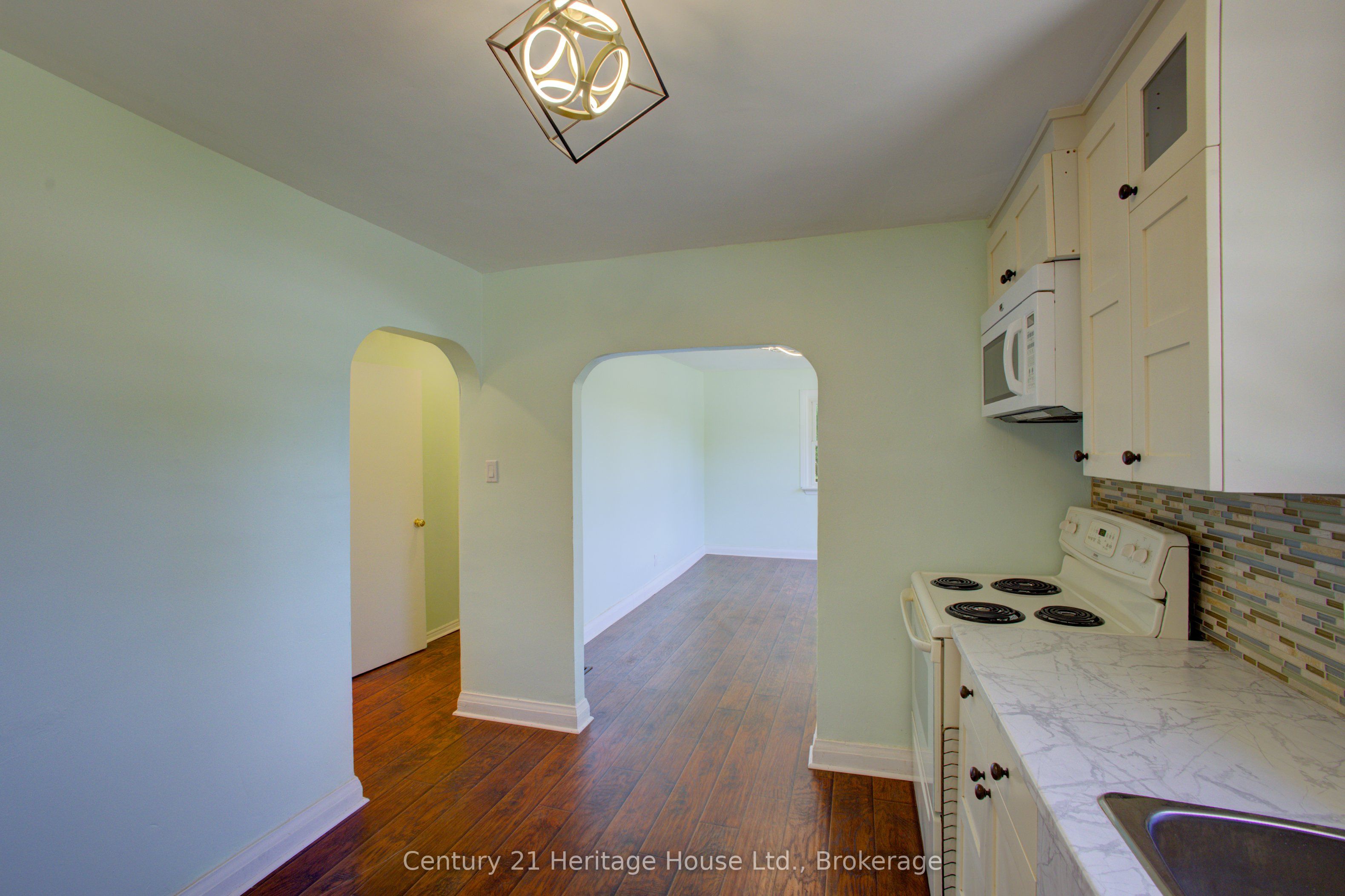 450 Douglas Street Property Photo 11