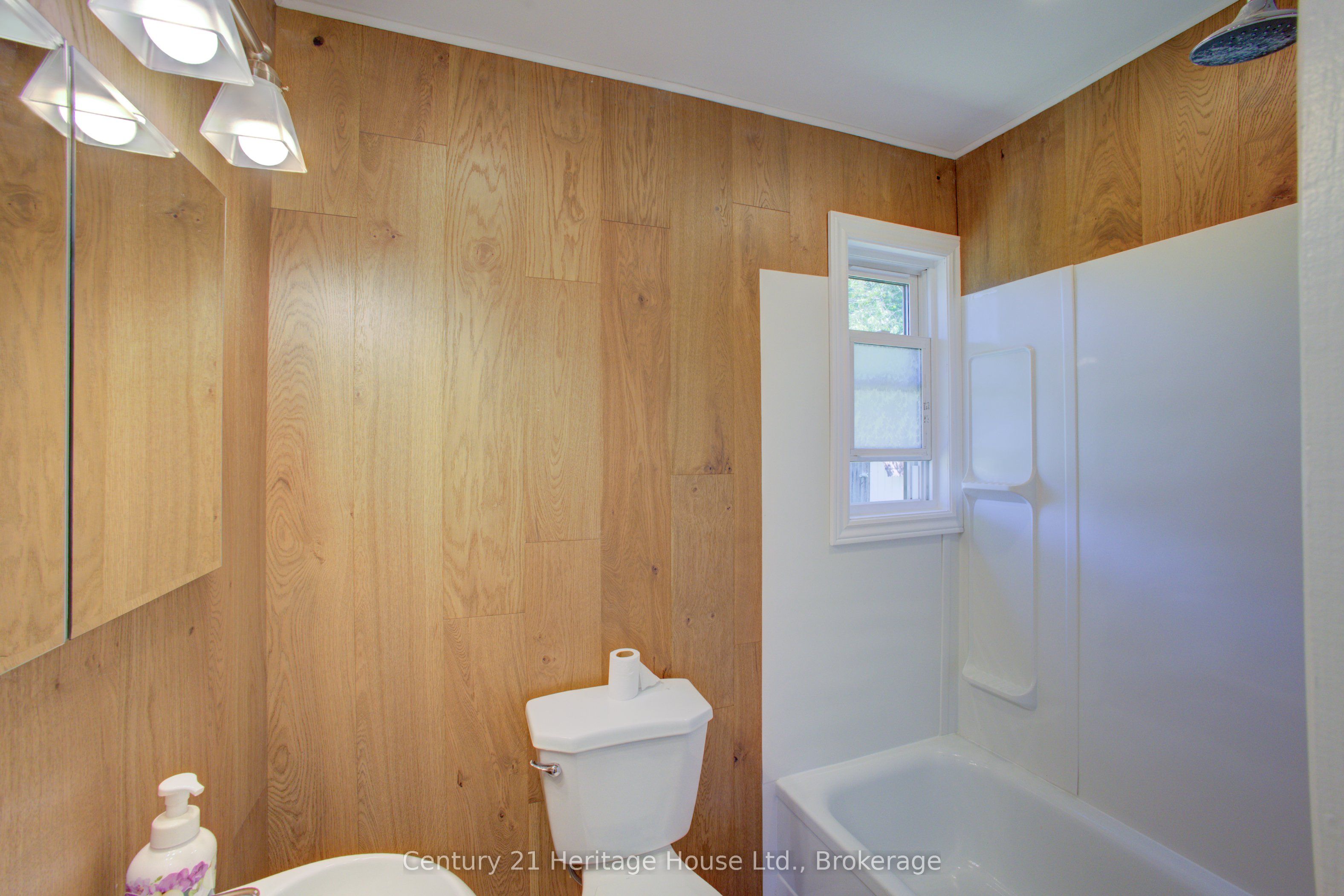 450 Douglas Street Property Photo 14