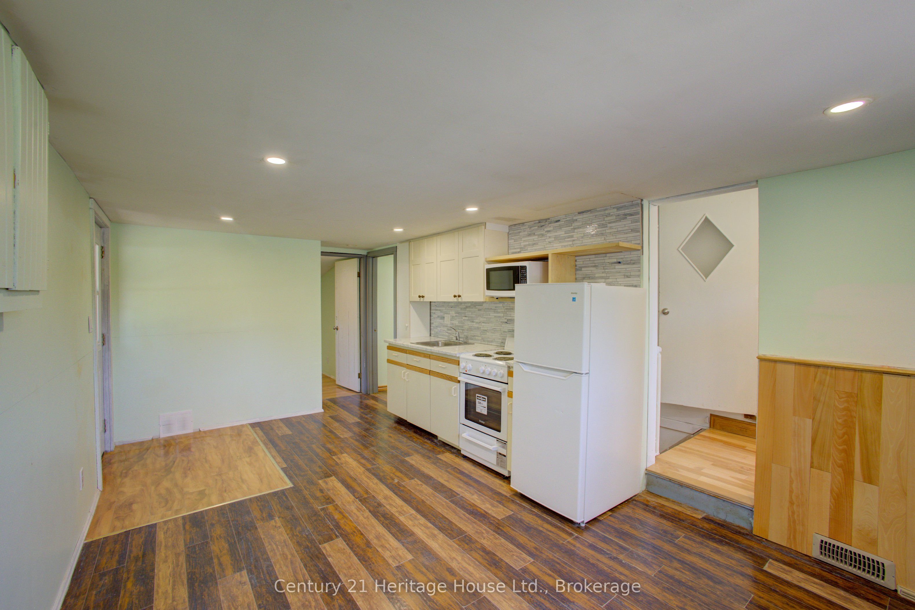 450 Douglas Street Property Photo 18