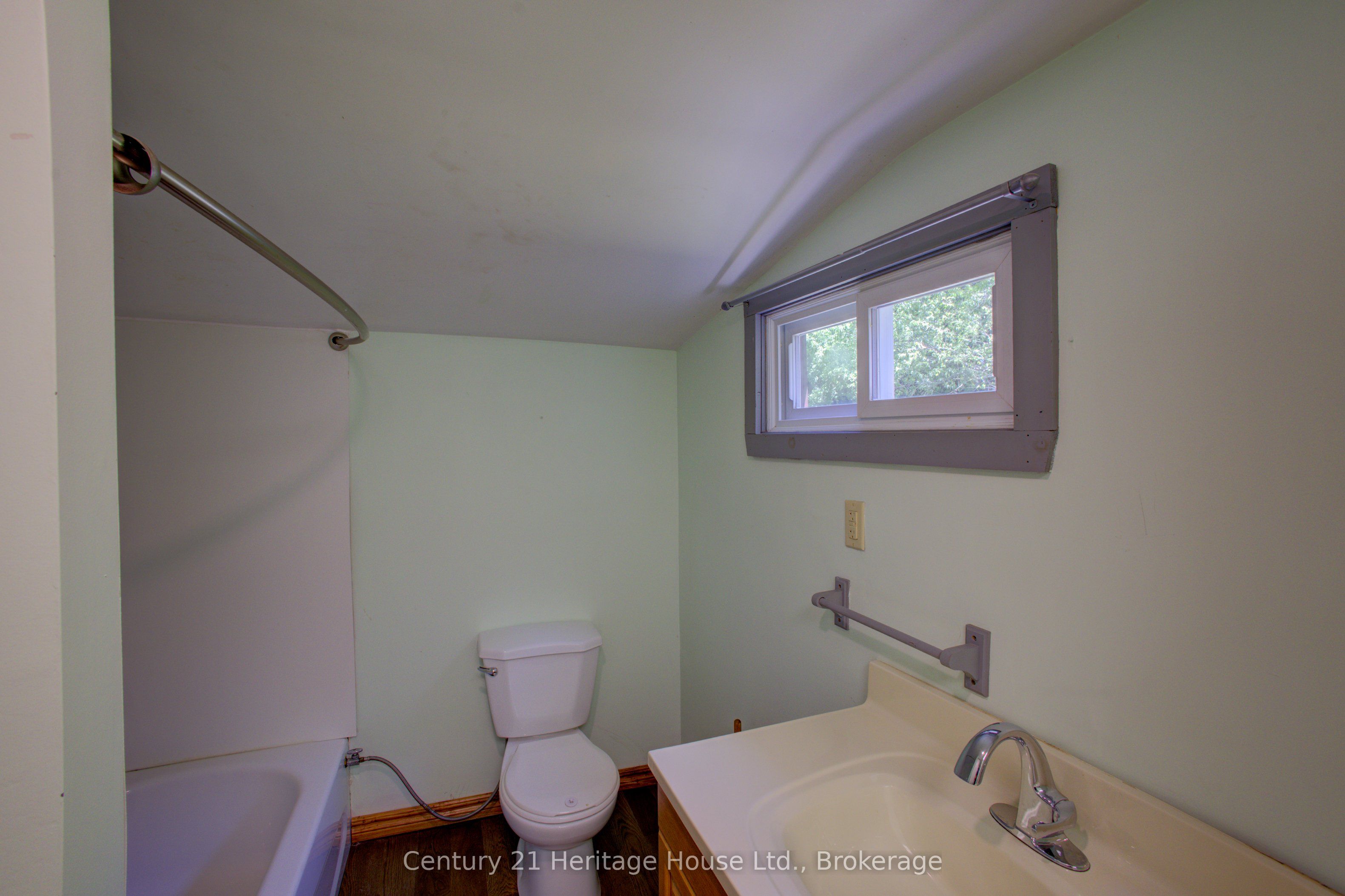 450 Douglas Street Property Photo 21