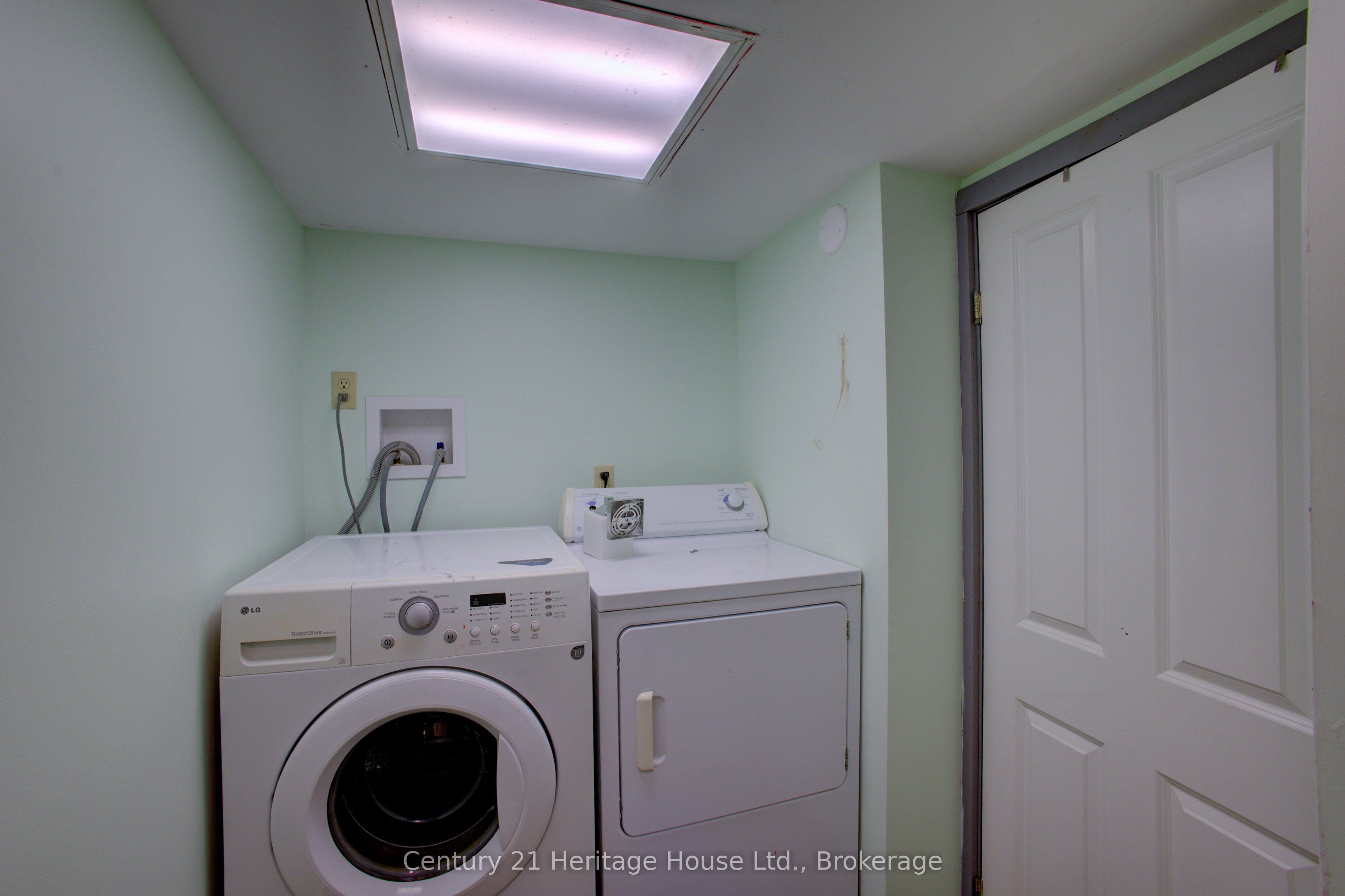 450 Douglas Street Property Photo 22