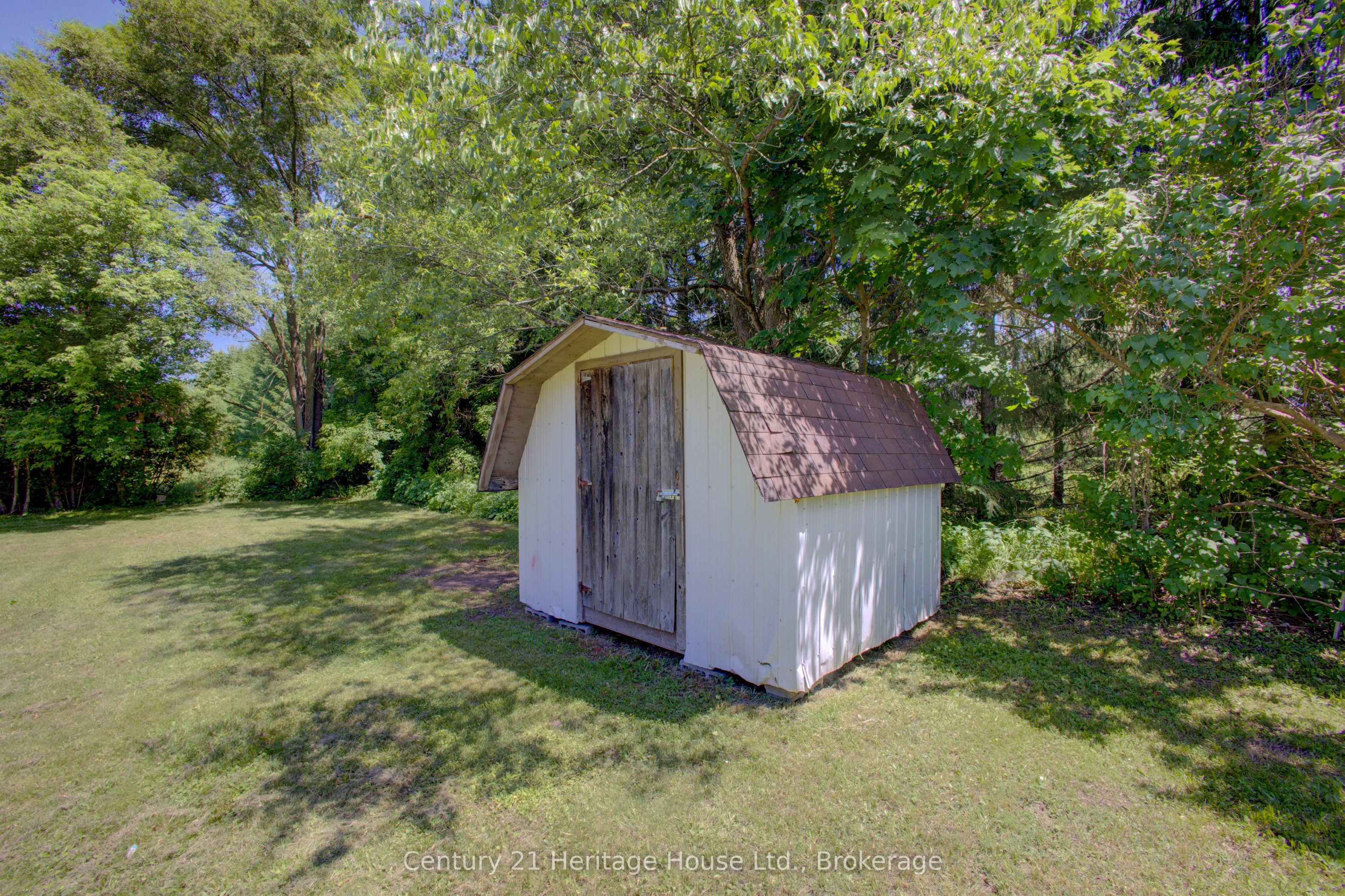 450 Douglas Street Property Photo 32