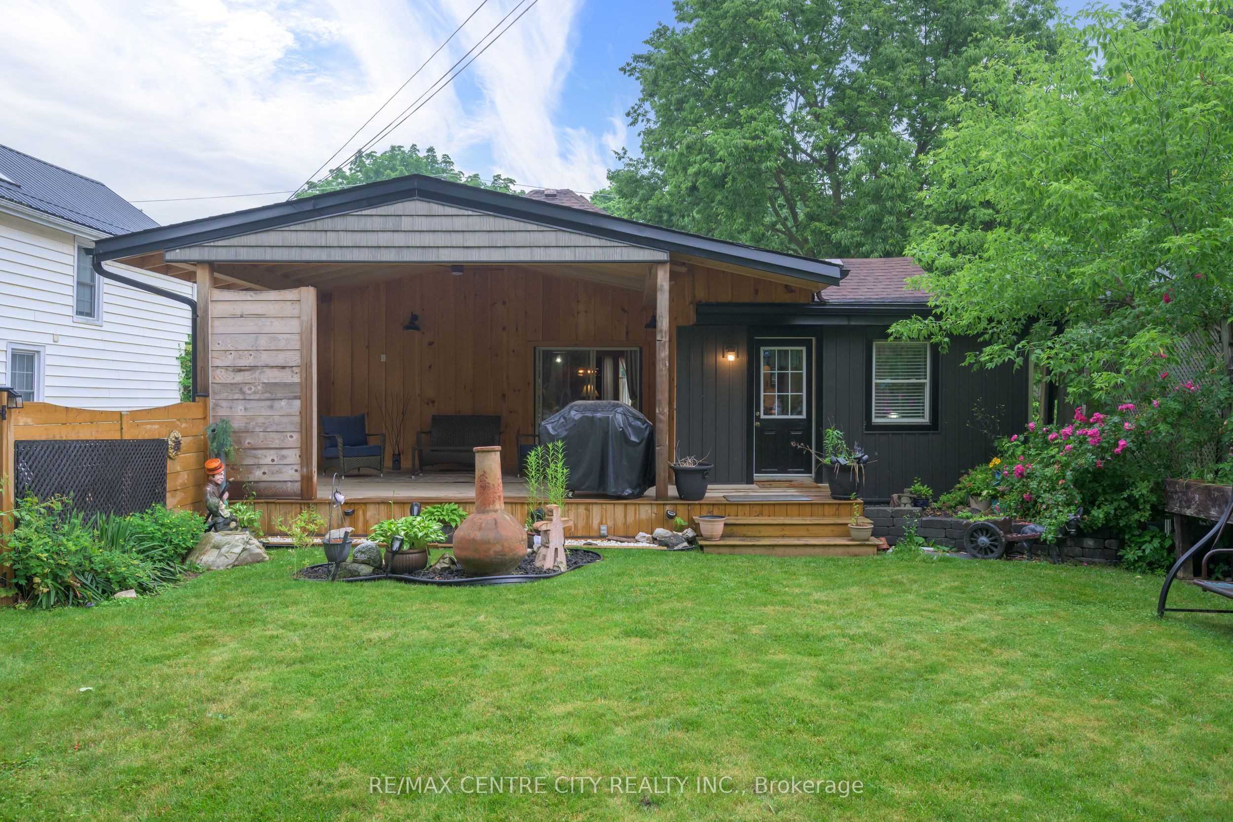 99 Wilson Avenue Property Photo 2