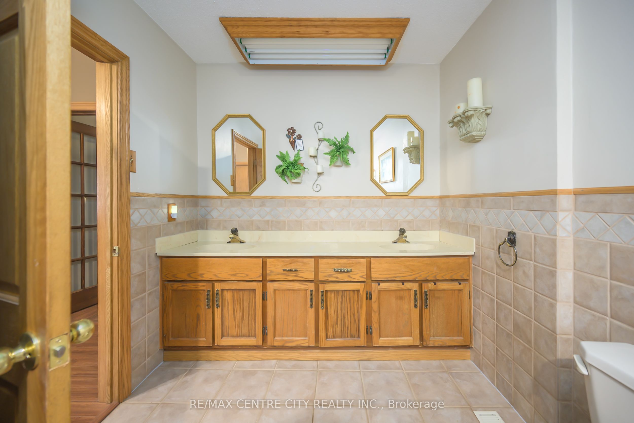 99 Wilson Avenue Property Photo 25
