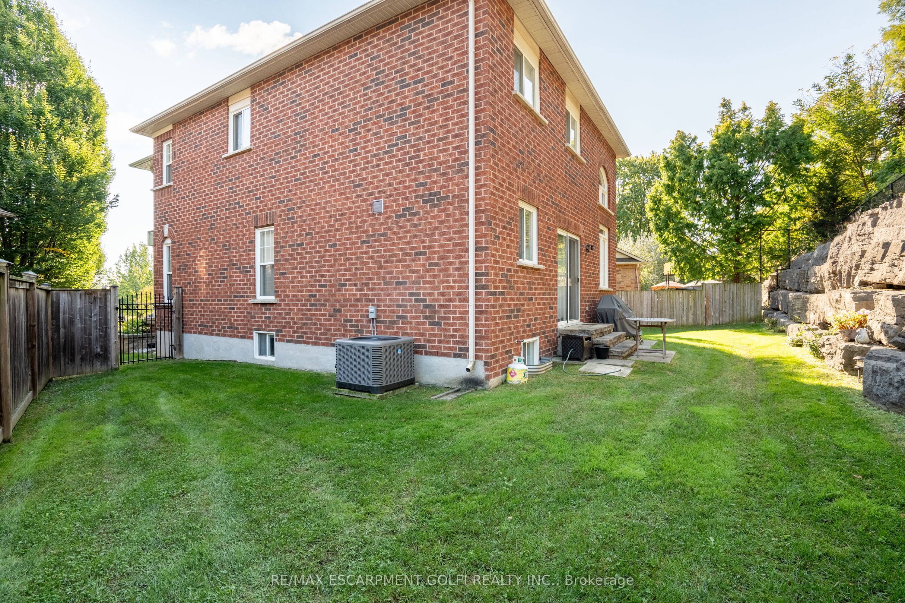 43 Woodlawn Court Property Photo 35