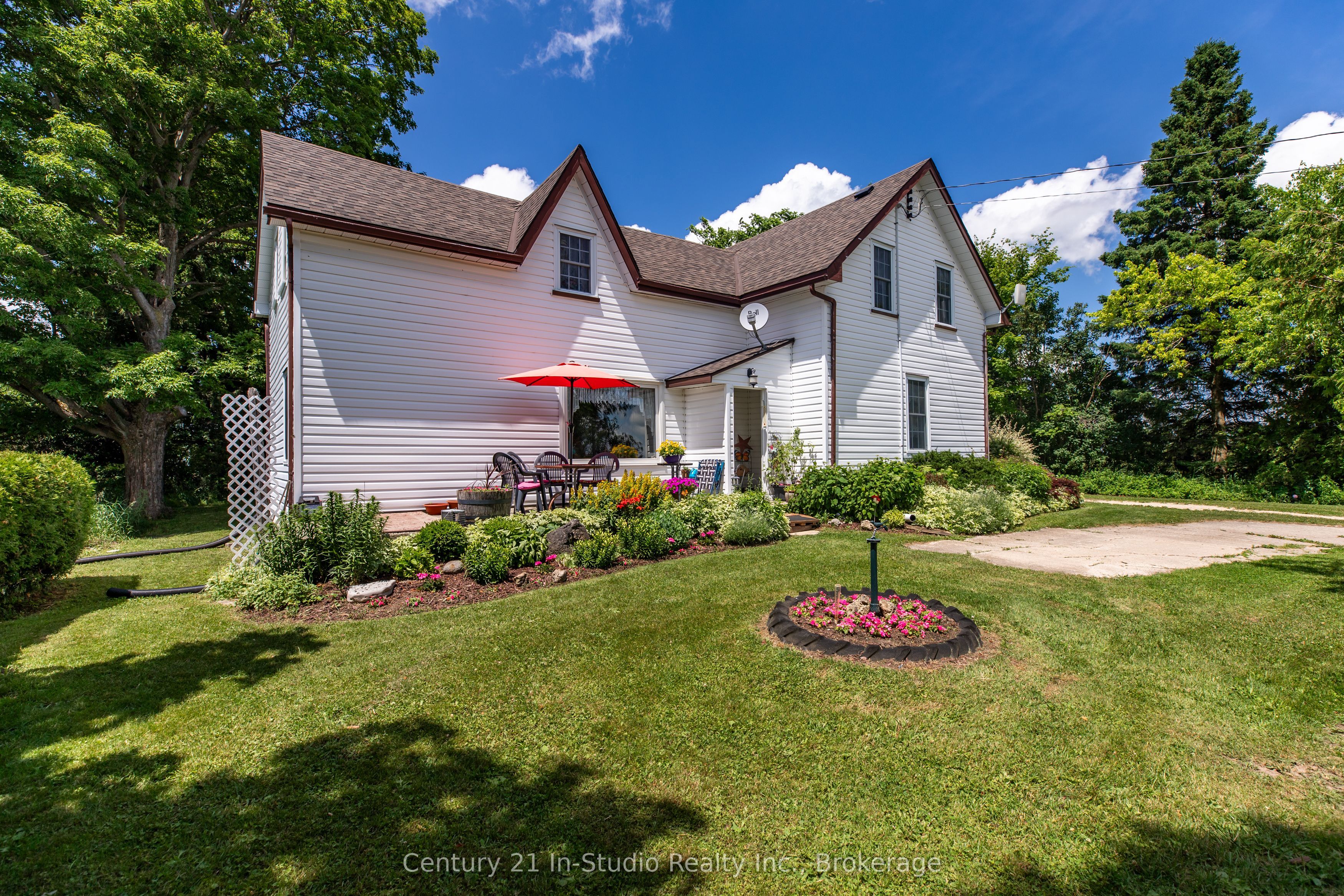 775678 Highway 10 N/a Property Photo 1