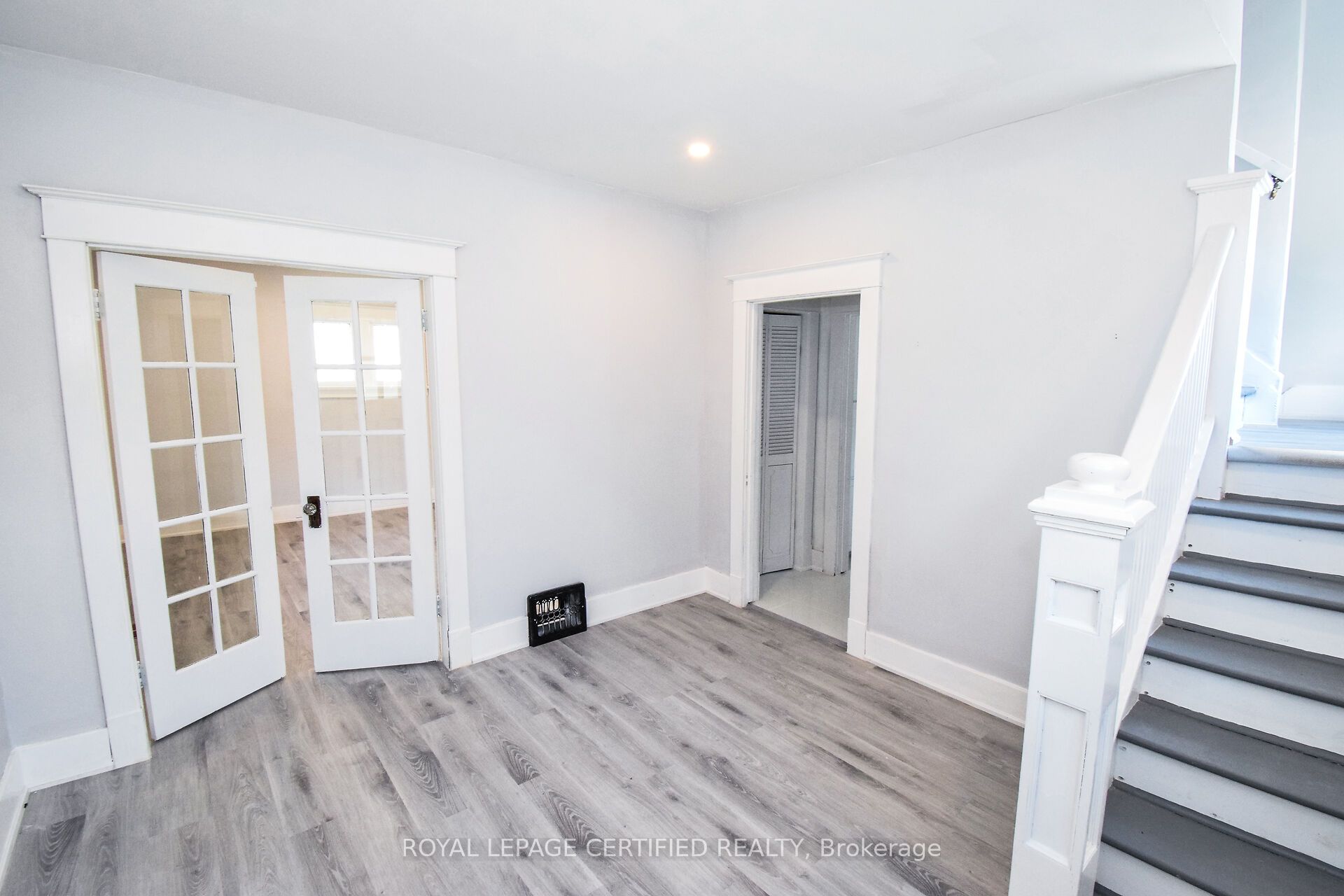 5810 Symmes Street Property Photo 6