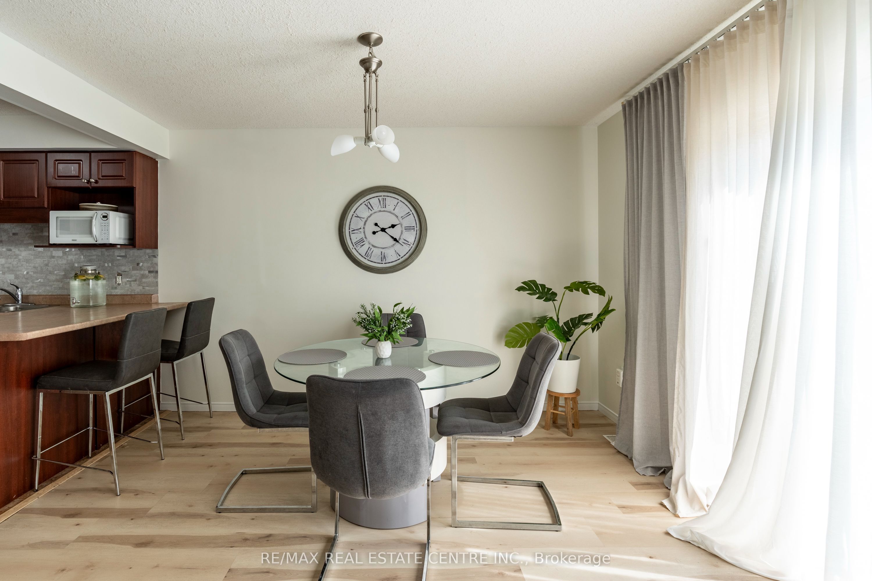 30 Fallowfield Drive Property Photo 8