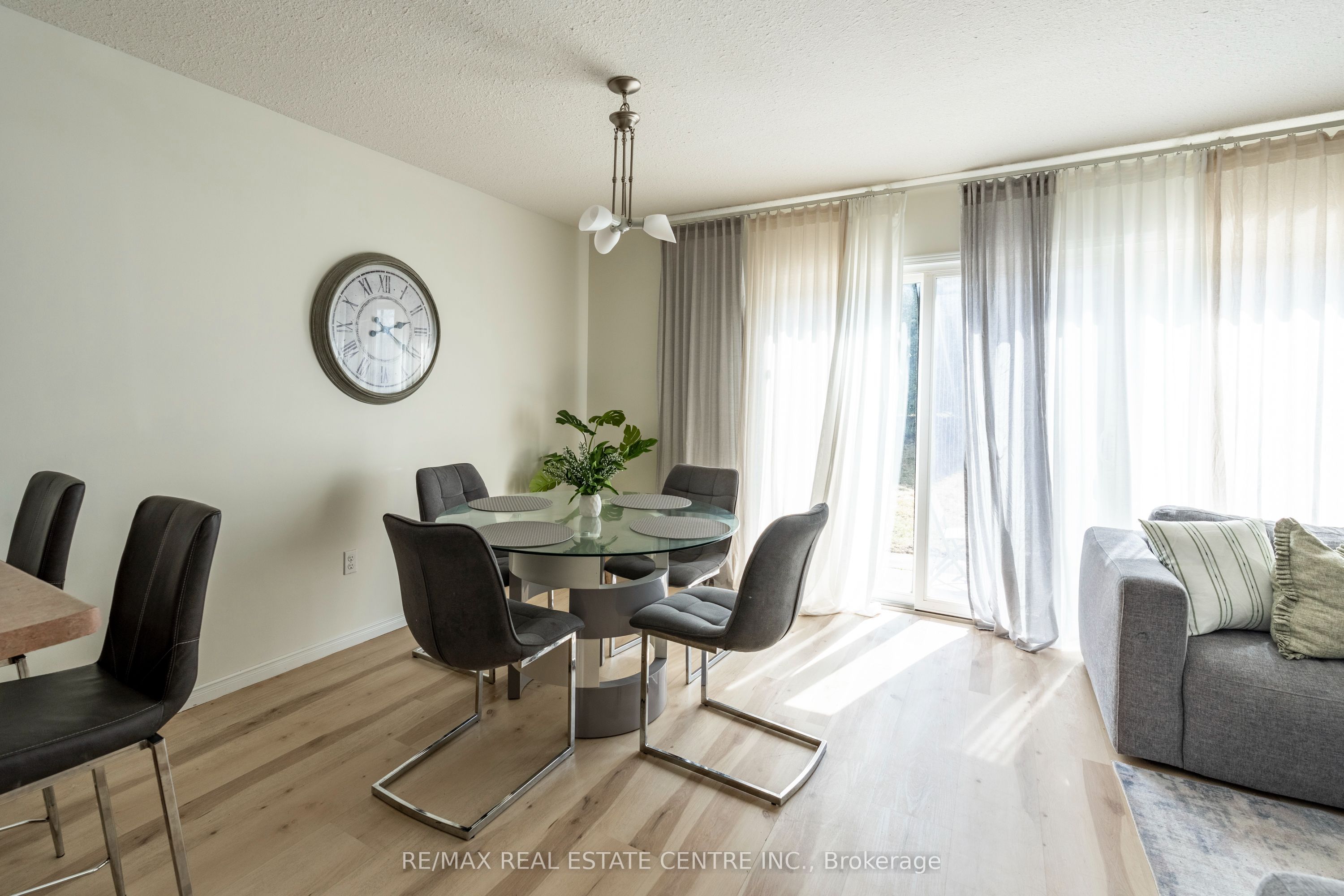 30 Fallowfield Drive Property Photo 9