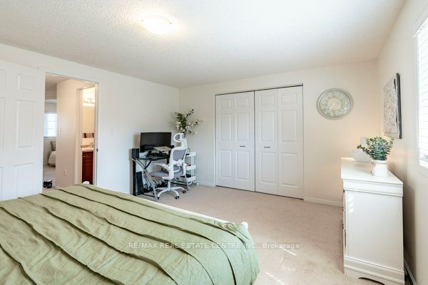 30 Fallowfield Drive Property Photo 17