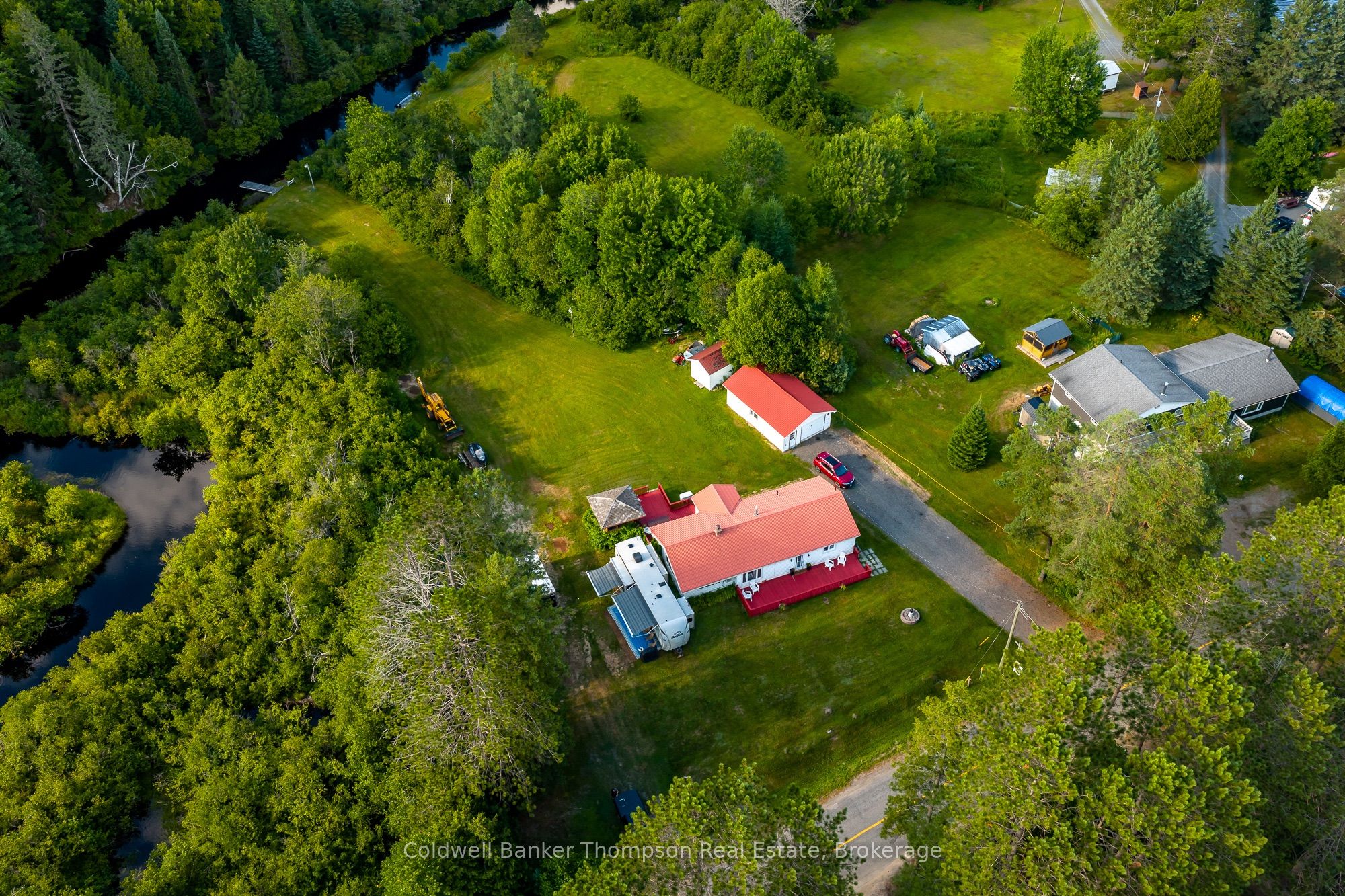 4242 Ravenscliffe Road Property Photo 2