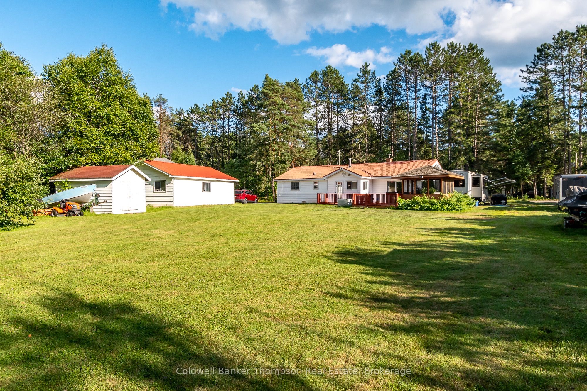 4242 Ravenscliffe Road Property Photo 4