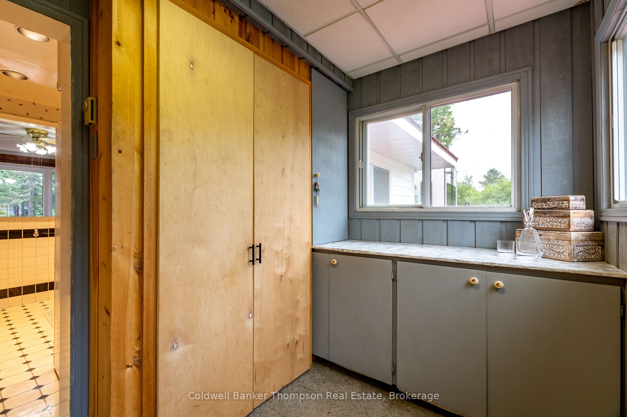 4242 Ravenscliffe Road Property Photo 7