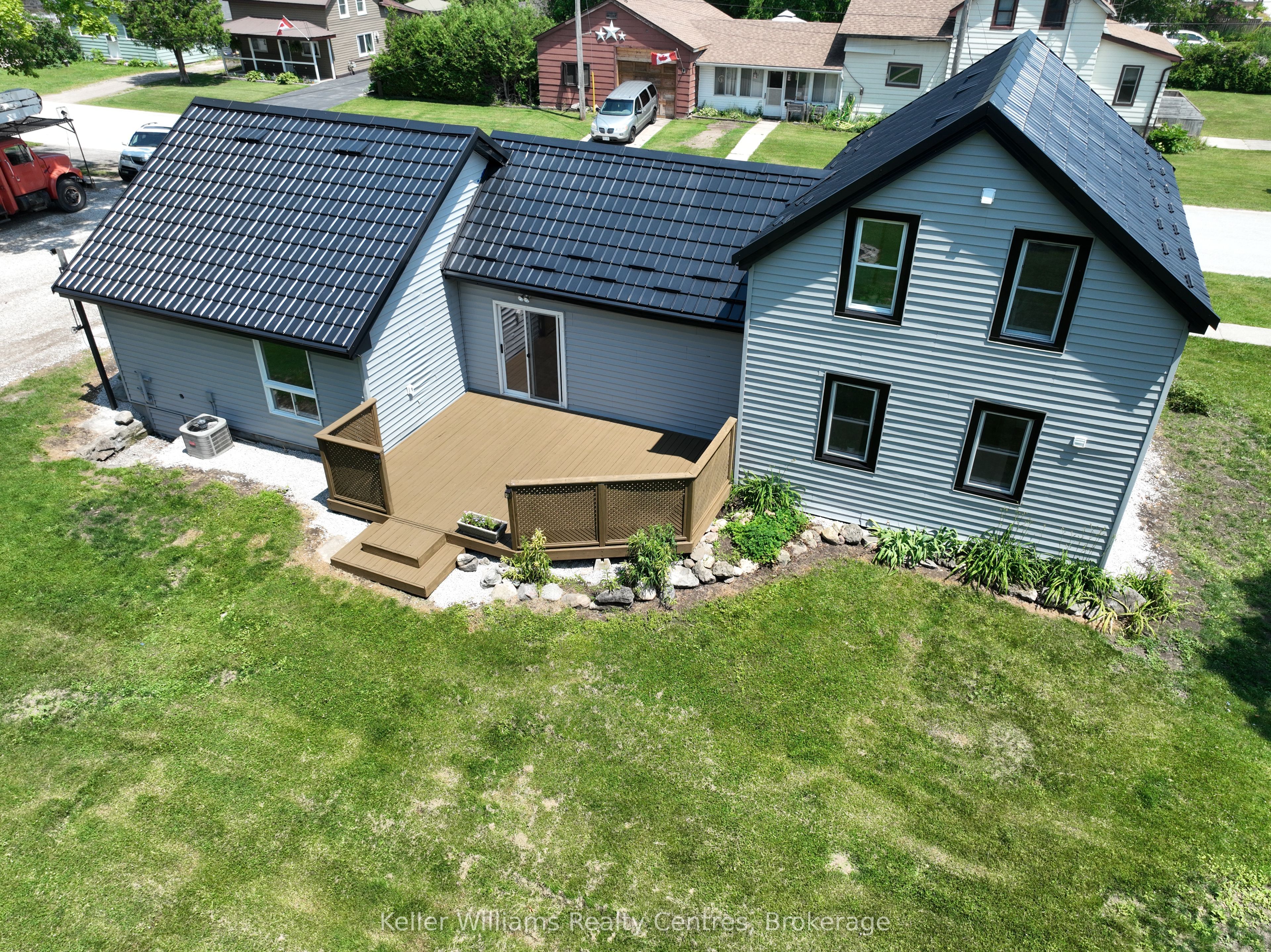 52 Queen Street W Property Photo 1