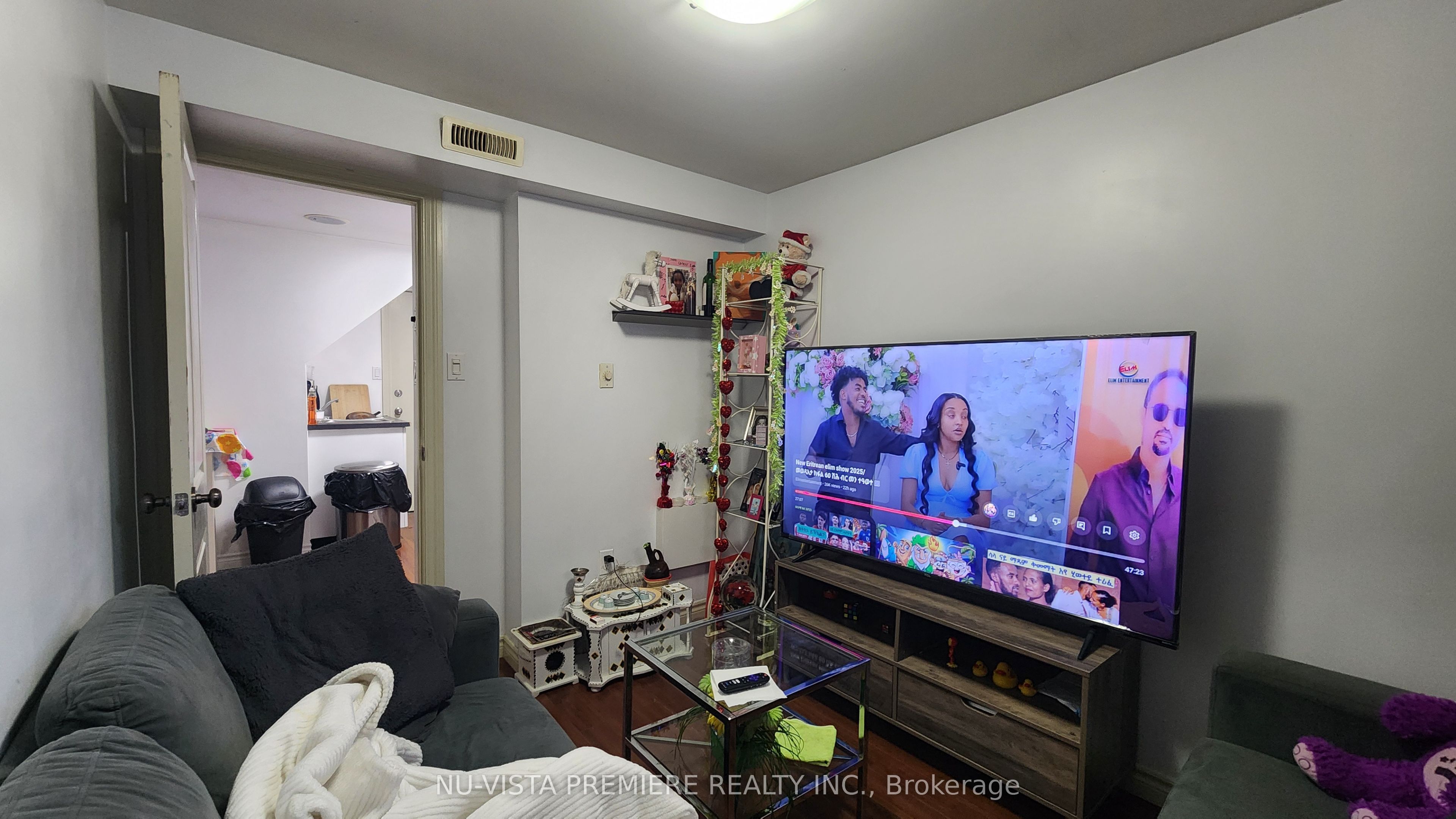 11 Oxford Street W Lower Property Photo 6