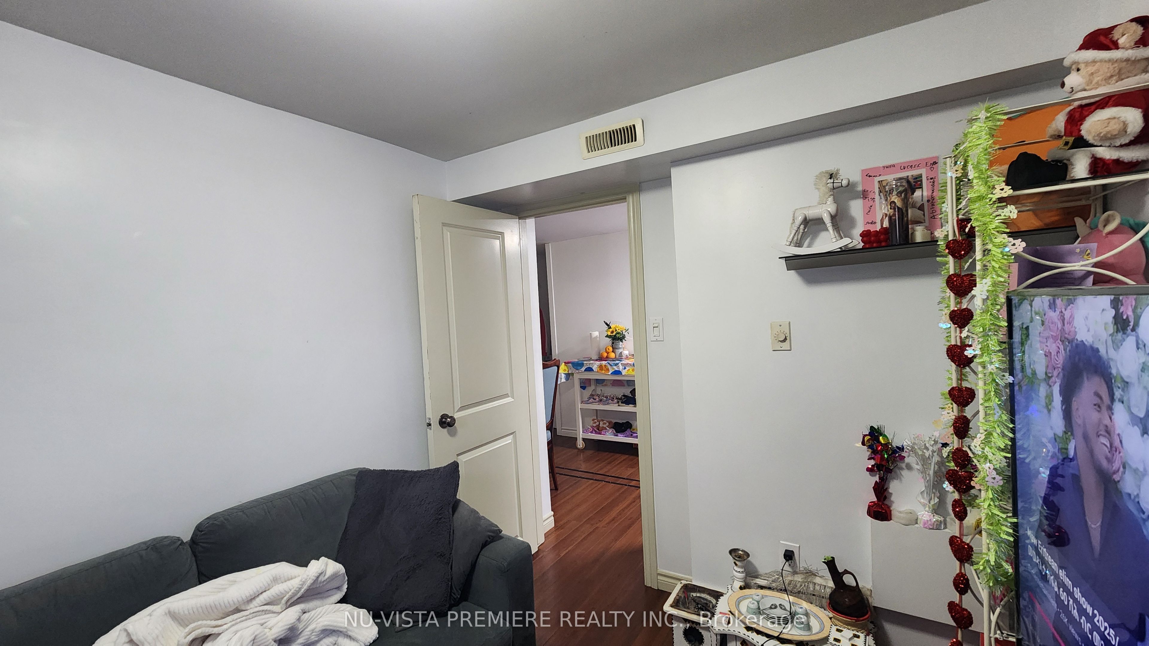 11 Oxford Street W Lower Property Photo 7