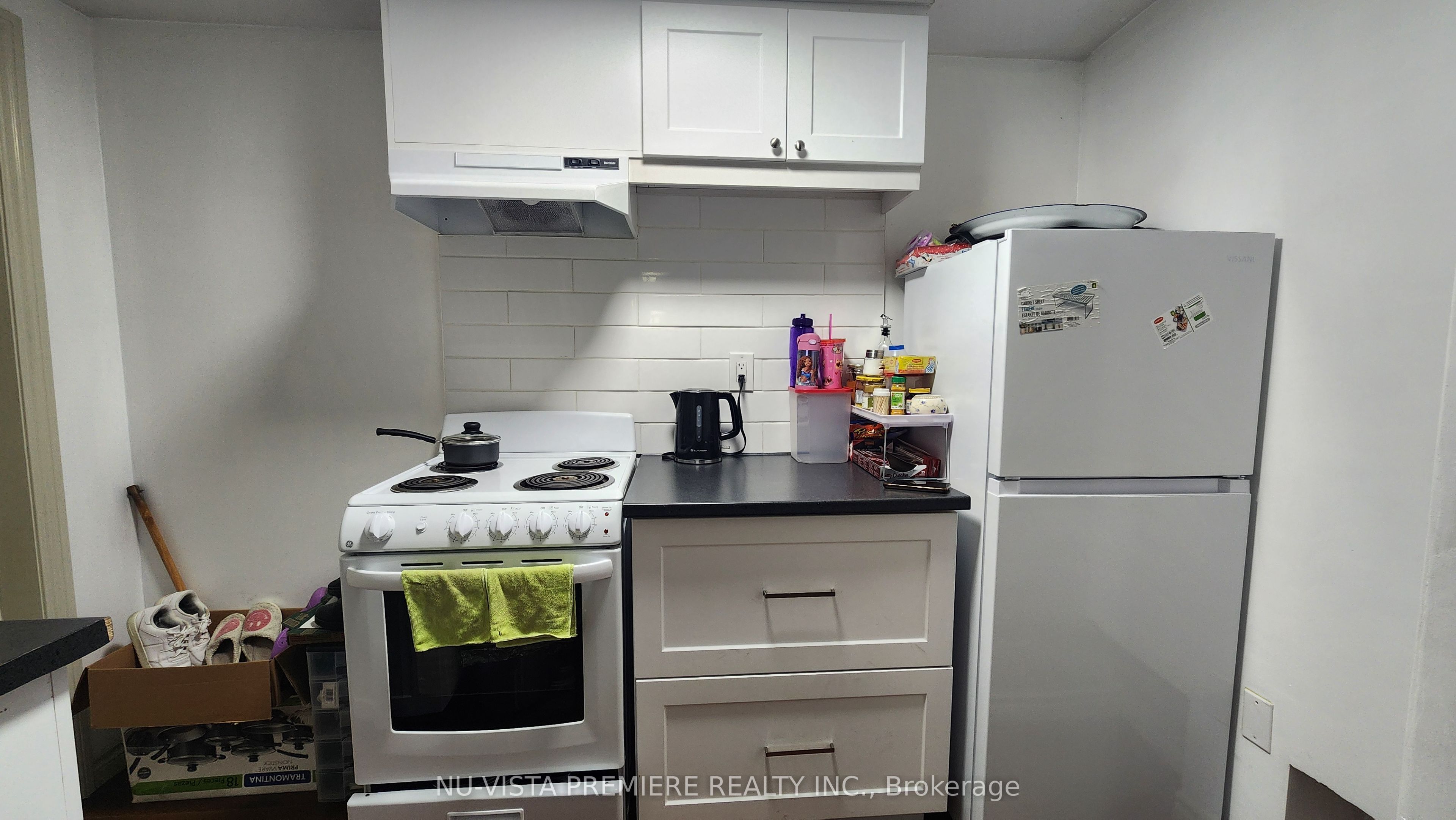 11 Oxford Street W Lower Property Photo 8