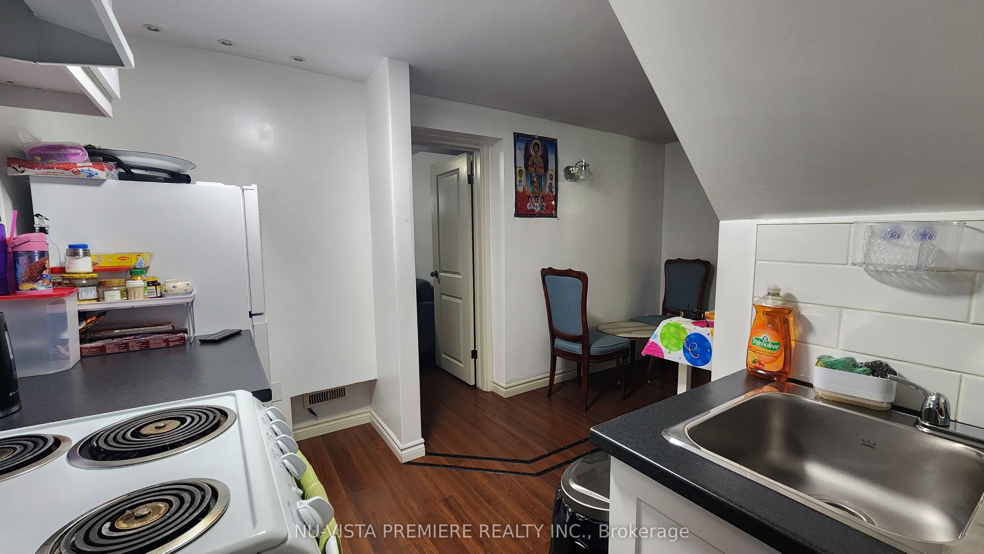 11 Oxford Street W Lower Property Photo 9